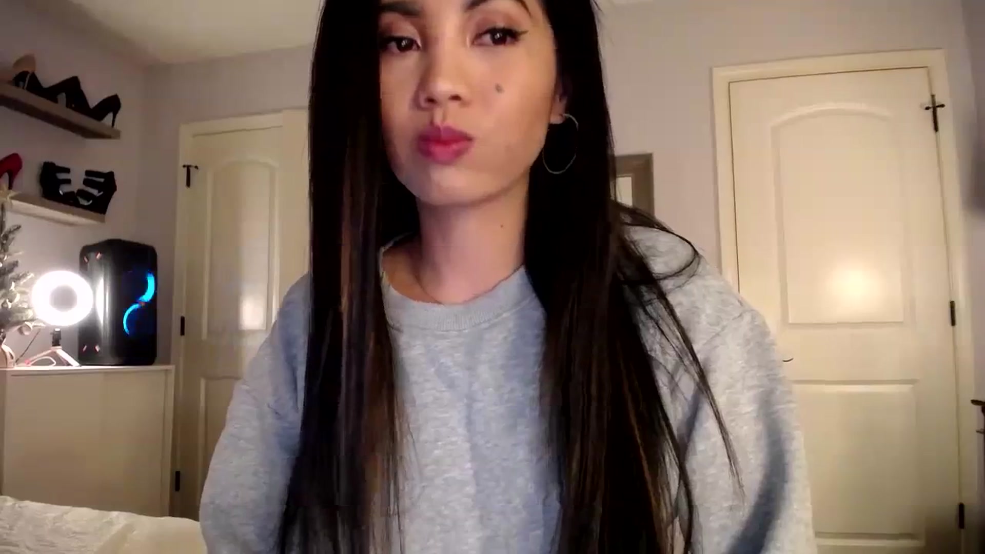 Gallery image thumbnail from AsianLuv_4U's myfreecams stream on, 12/11/2023, 23:39 image 11 of 20
