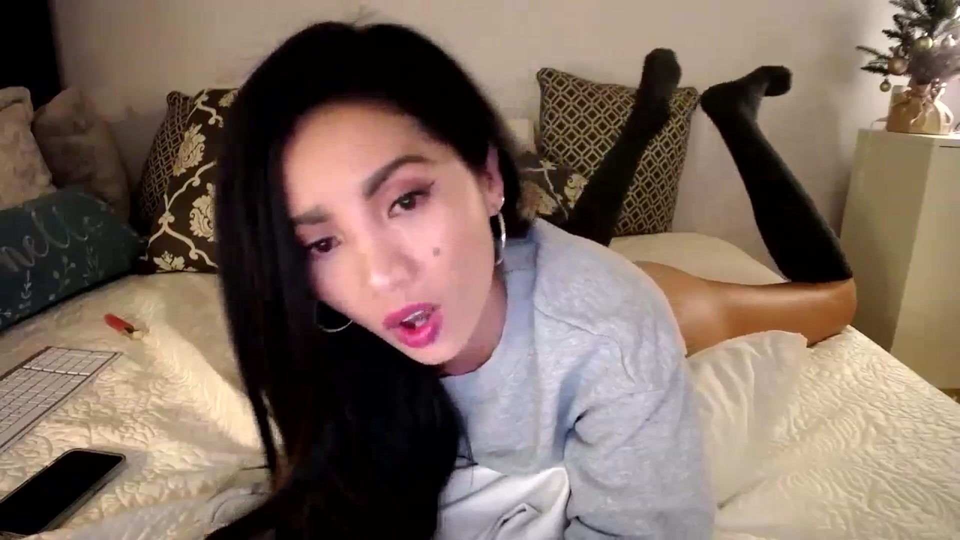Gallery image thumbnail from AsianLuv_4U's myfreecams stream on, 12/12/2023, 01:01 image 9 of 20