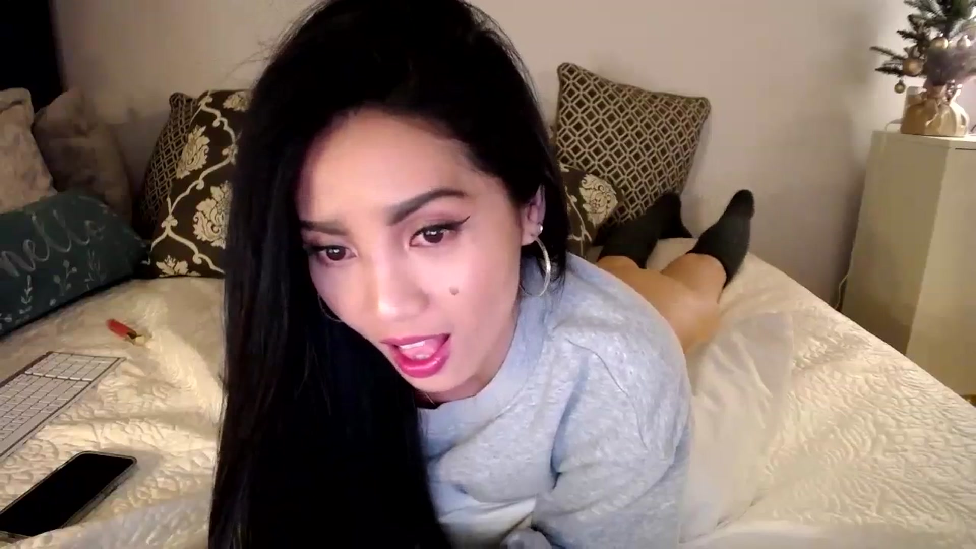 Gallery image thumbnail from AsianLuv_4U's myfreecams stream on, 12/12/2023, 01:01 image 13 of 20