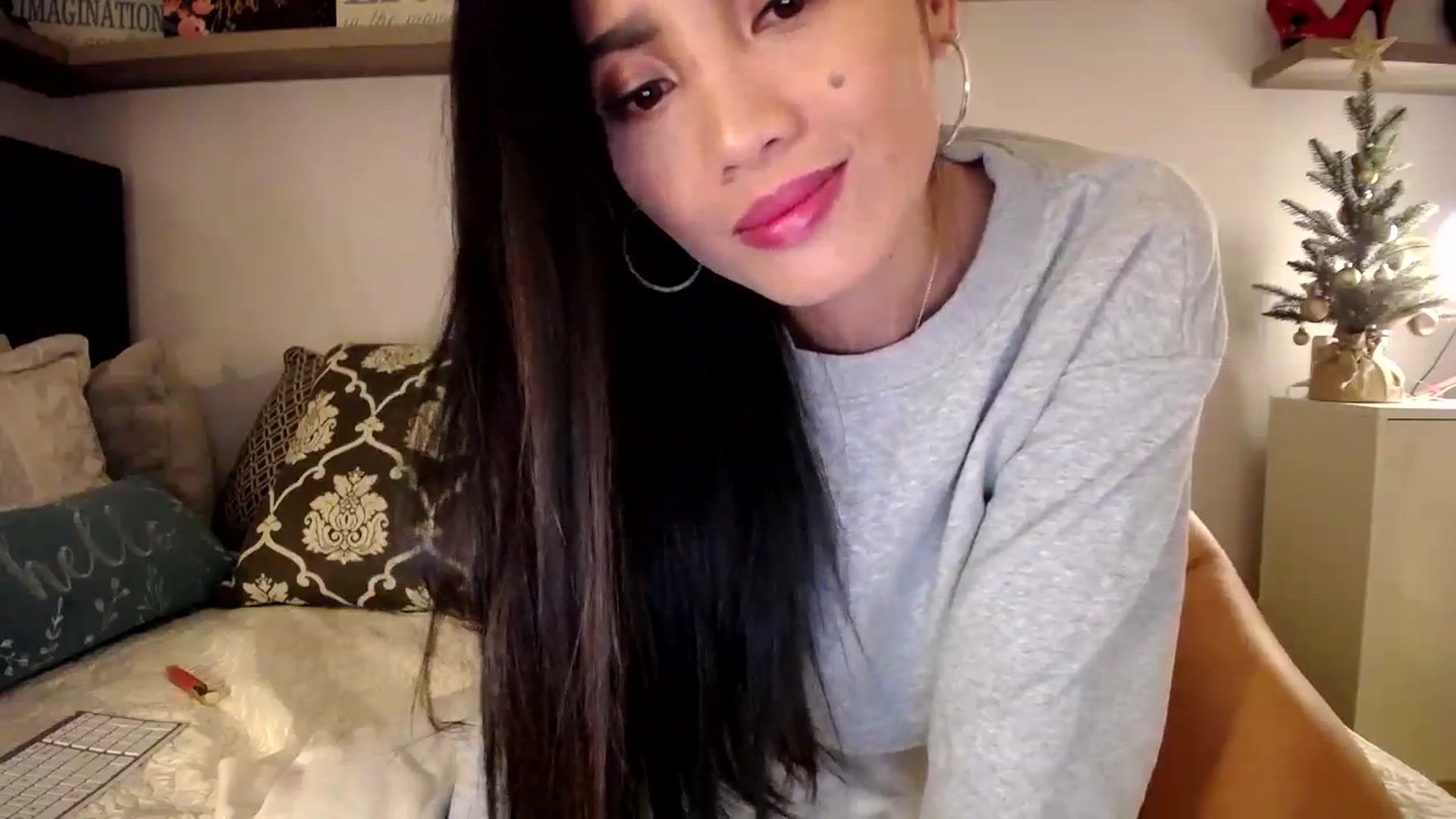 Gallery image thumbnail from AsianLuv_4U's myfreecams stream on, 12/12/2023, 01:01 image 17 of 20