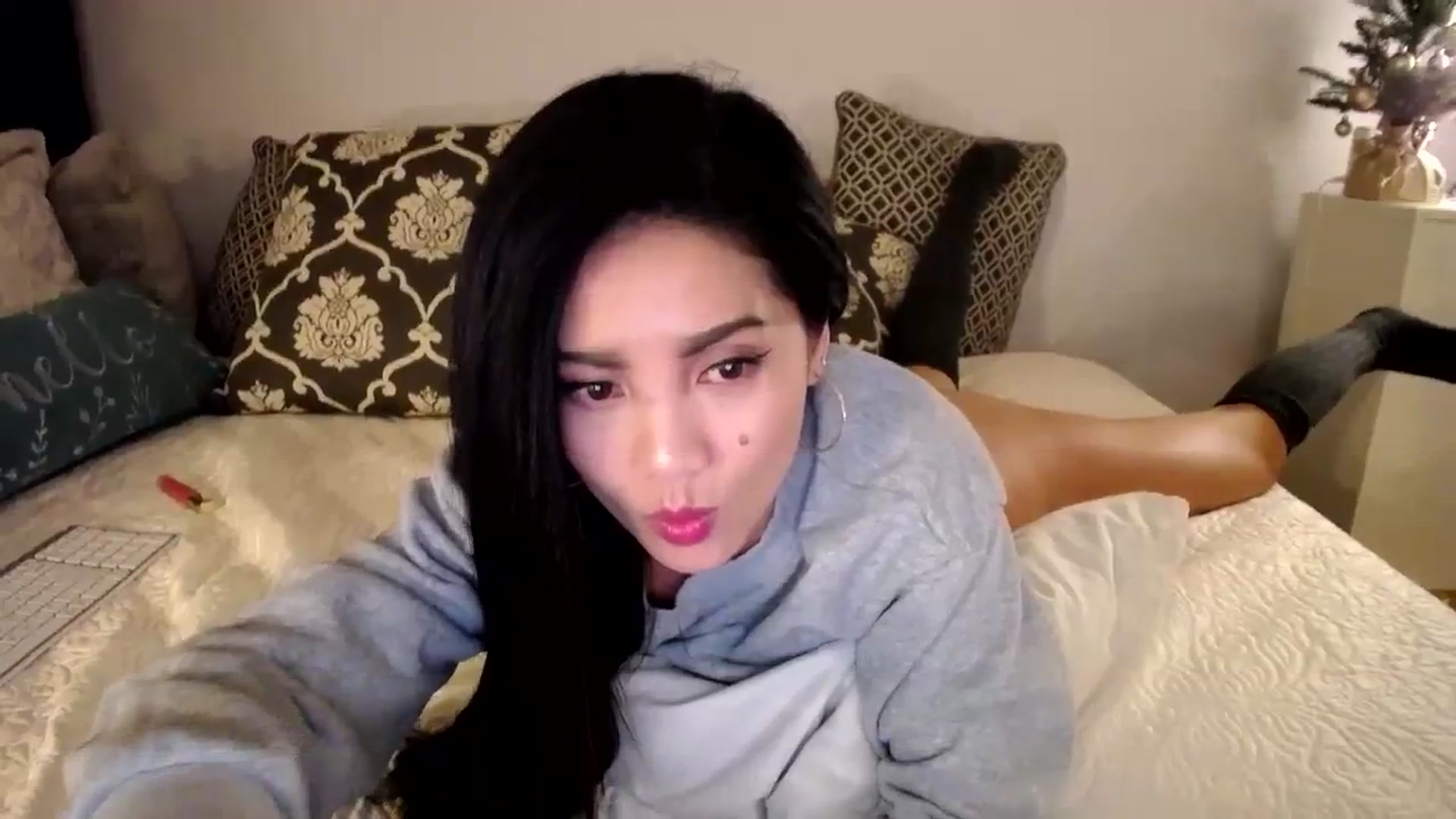 Gallery image thumbnail from AsianLuv_4U's myfreecams stream on, 12/12/2023, 01:01 image 5 of 20