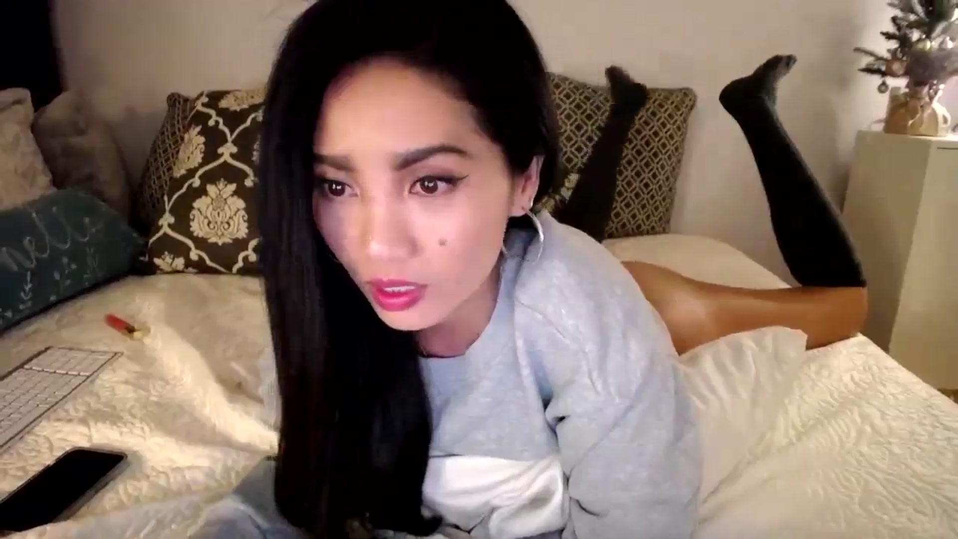Gallery image thumbnail from AsianLuv_4U's myfreecams stream on, 12/12/2023, 01:01 image 7 of 20