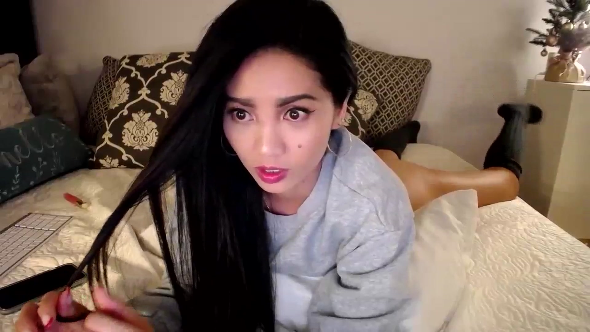 Gallery image thumbnail from AsianLuv_4U's myfreecams stream on, 12/12/2023, 01:01 image 2 of 20