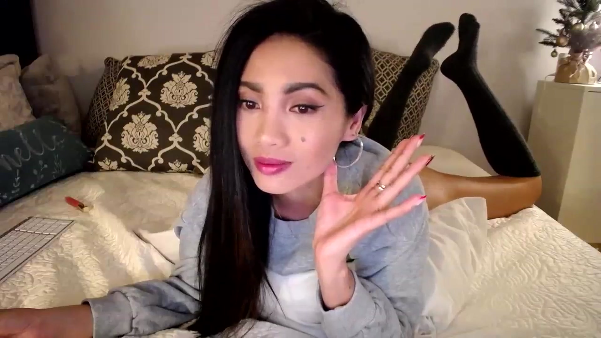 Gallery image thumbnail from AsianLuv_4U's myfreecams stream on, 12/12/2023, 01:01 image 4 of 20