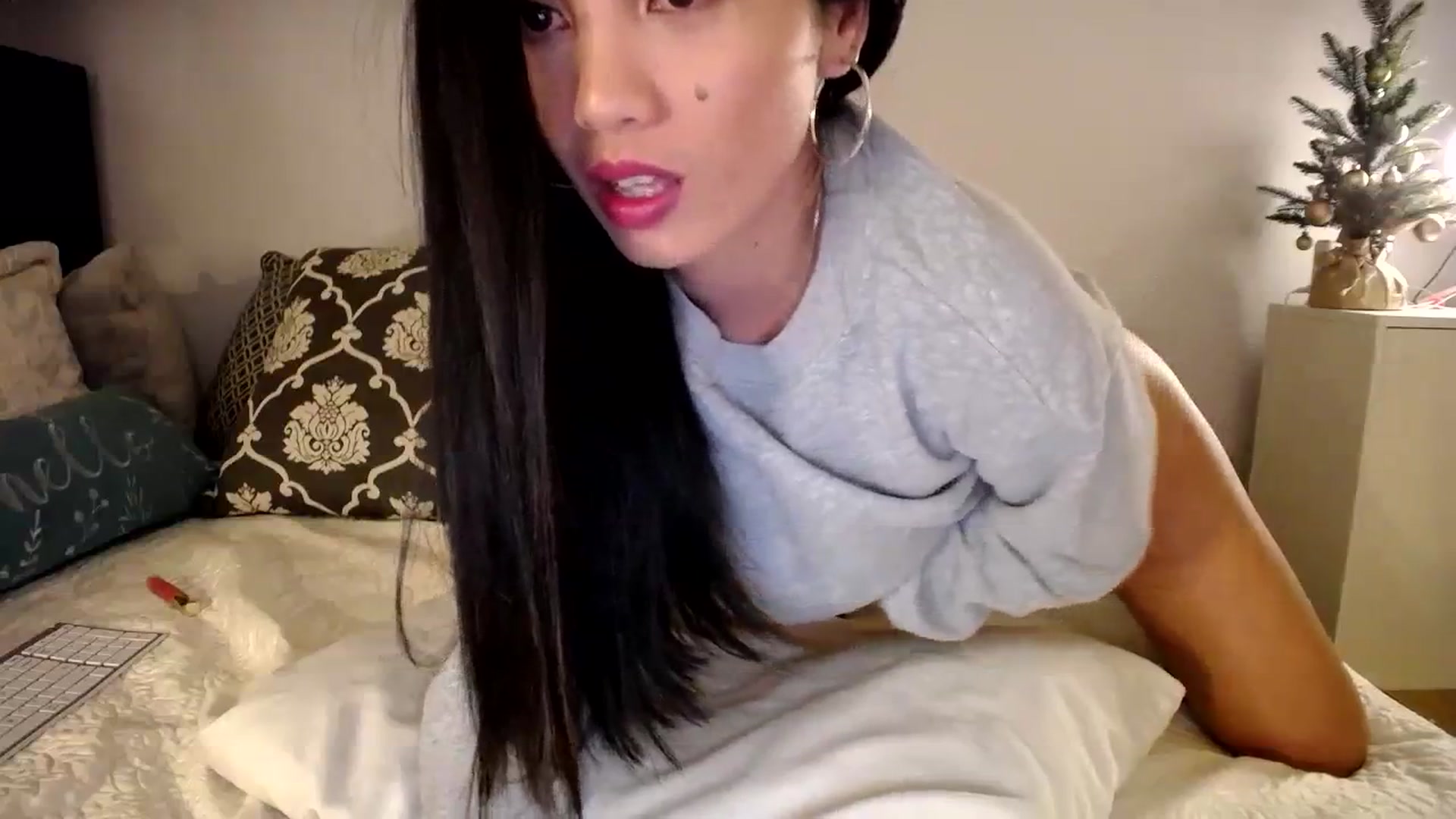 Gallery image thumbnail from AsianLuv_4U's myfreecams stream on, 12/12/2023, 01:01 image 19 of 20