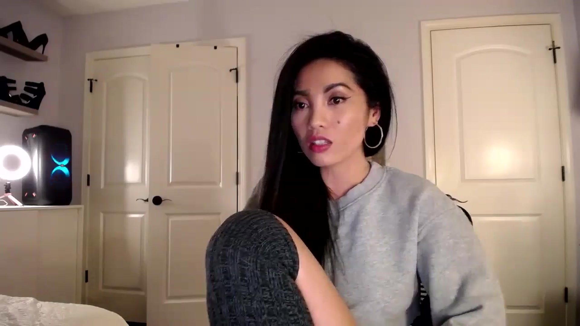 Gallery image thumbnail from AsianLuv_4U's myfreecams stream on, 12/12/2023, 01:37 image 17 of 20