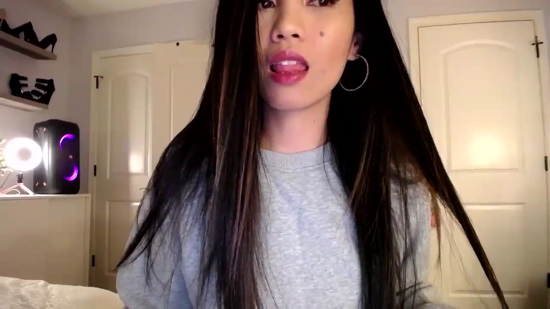 Gallery image thumbnail from AsianLuv_4U's myfreecams stream on, 12/12/2023, 01:37 image 3 of 20