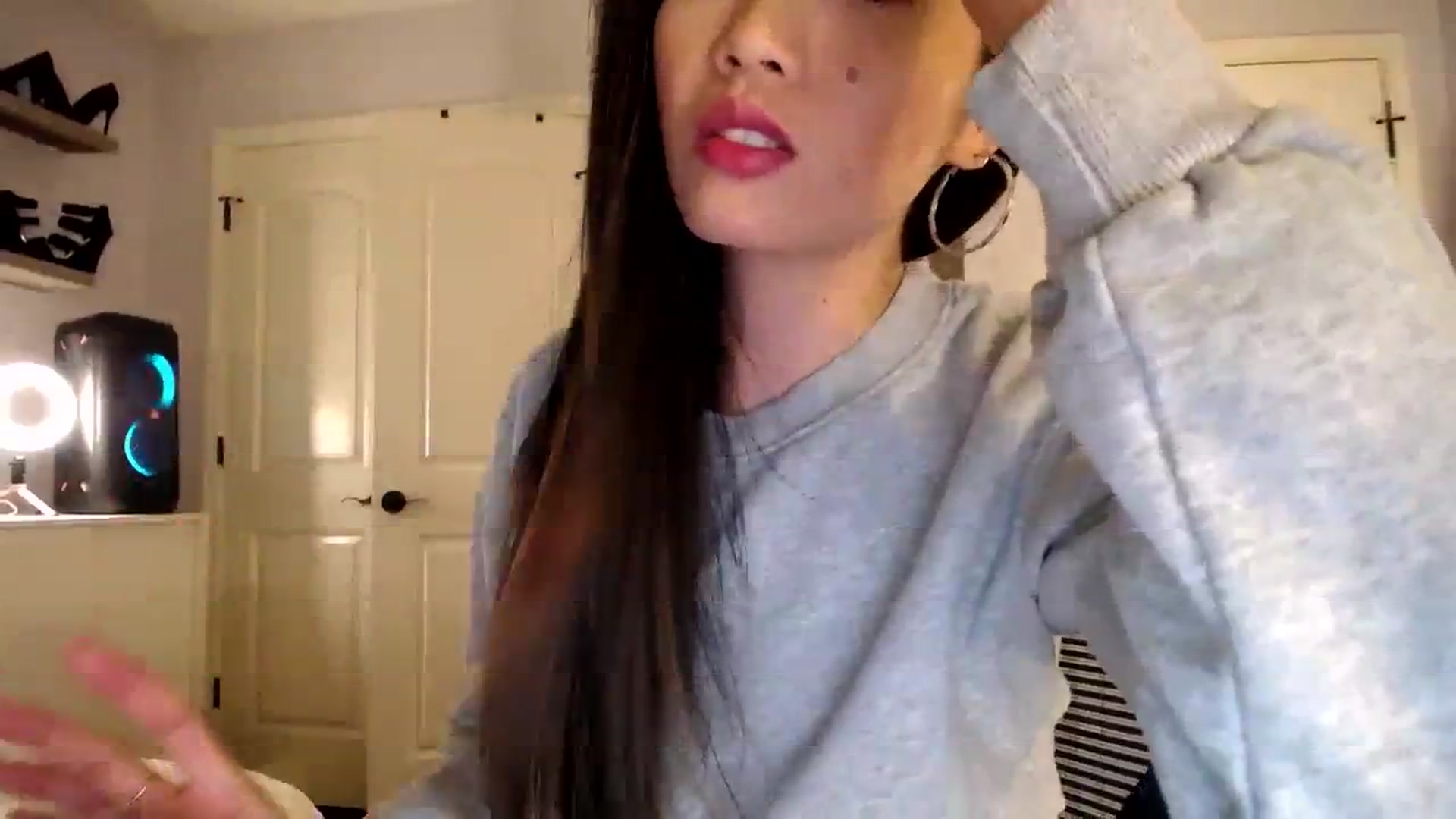 Gallery image thumbnail from AsianLuv_4U's myfreecams stream on, 12/12/2023, 01:37 image 18 of 20