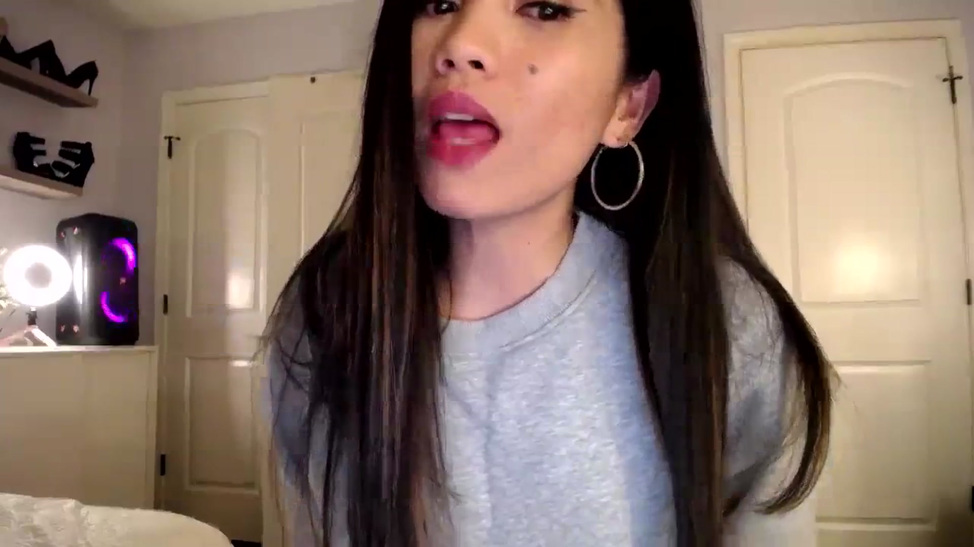 Gallery image thumbnail from AsianLuv_4U's myfreecams stream on, 12/12/2023, 01:37 image 10 of 20