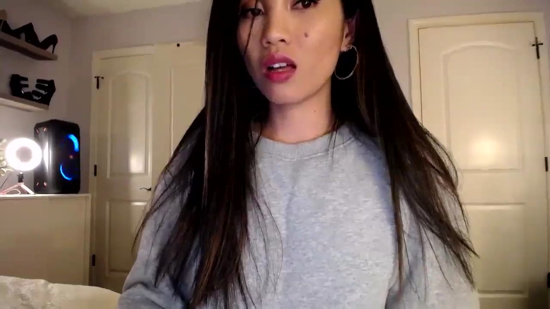 Gallery image thumbnail from AsianLuv_4U's myfreecams stream on, 12/12/2023, 01:37 image 5 of 20