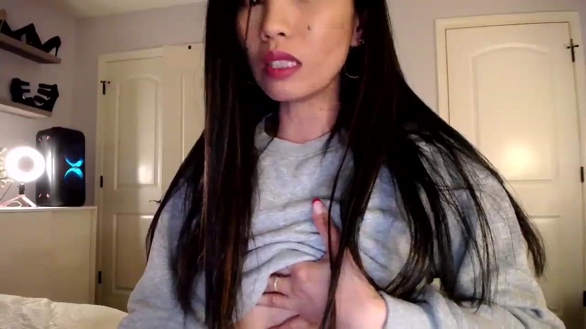 Gallery image thumbnail from AsianLuv_4U's myfreecams stream on, 12/12/2023, 01:37 image 6 of 20