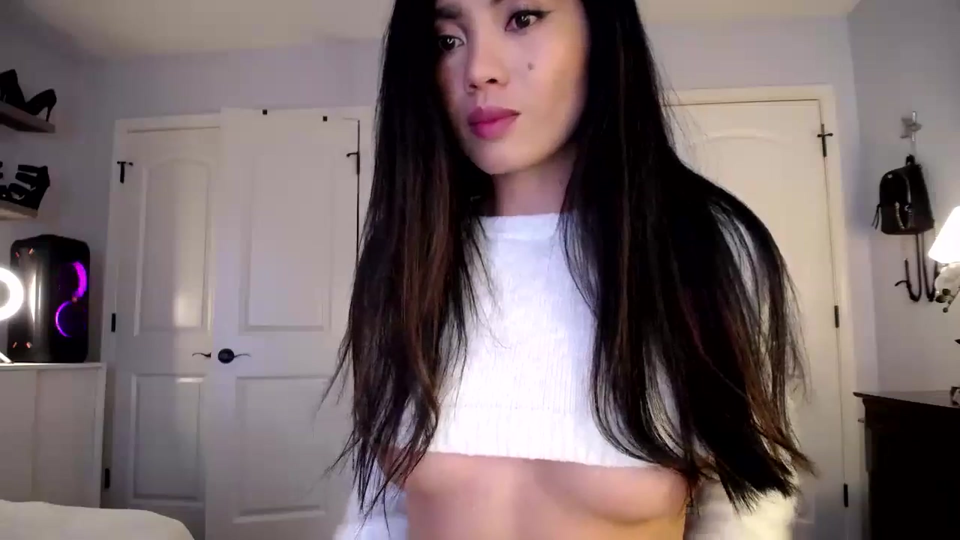Gallery image thumbnail from AsianLuv_4U's myfreecams stream on, 12/14/2023, 18:16 image 10 of 20