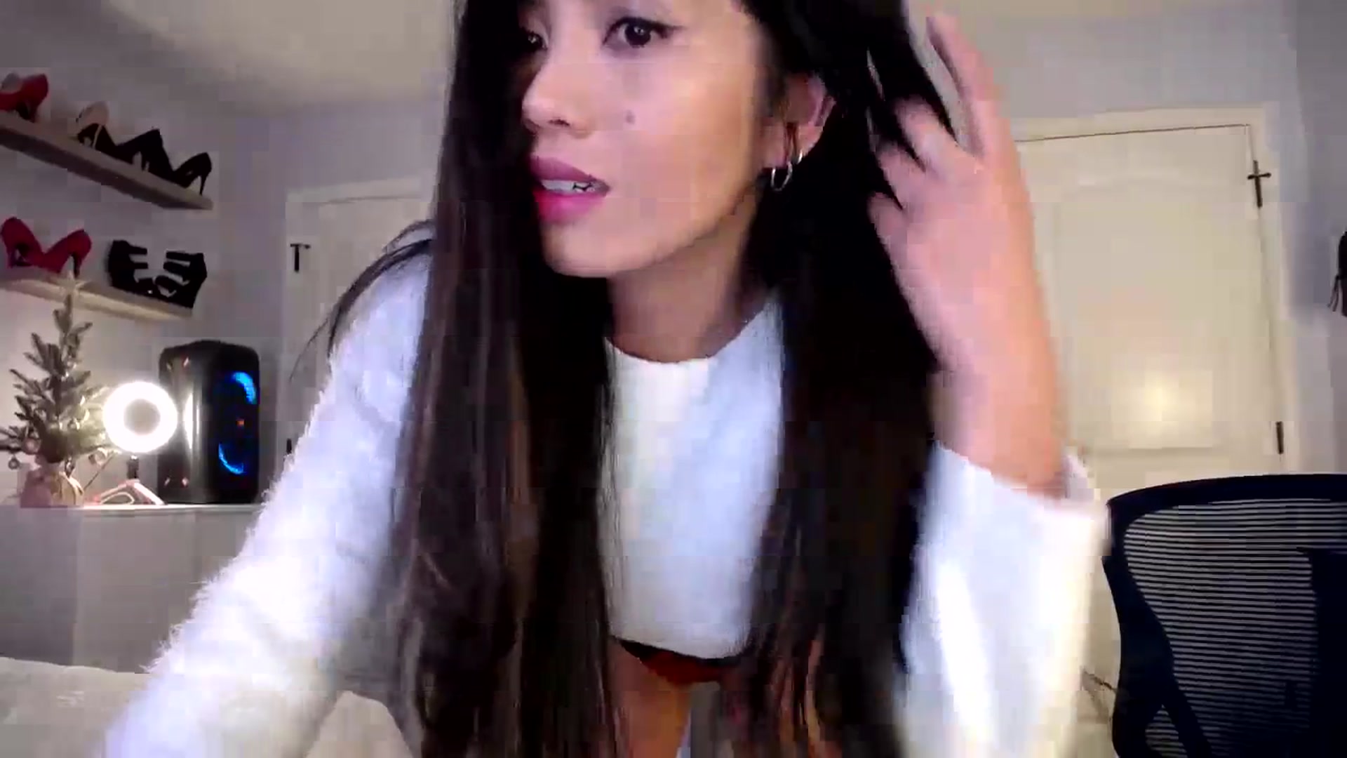 Gallery image thumbnail from AsianLuv_4U's myfreecams stream on, 12/14/2023, 18:16 image 3 of 20