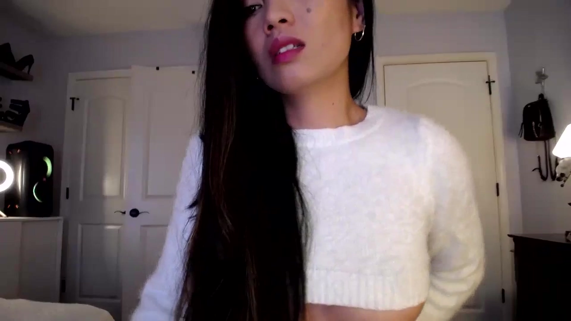 Gallery image thumbnail from AsianLuv_4U's myfreecams stream on, 12/14/2023, 18:16 image 12 of 20