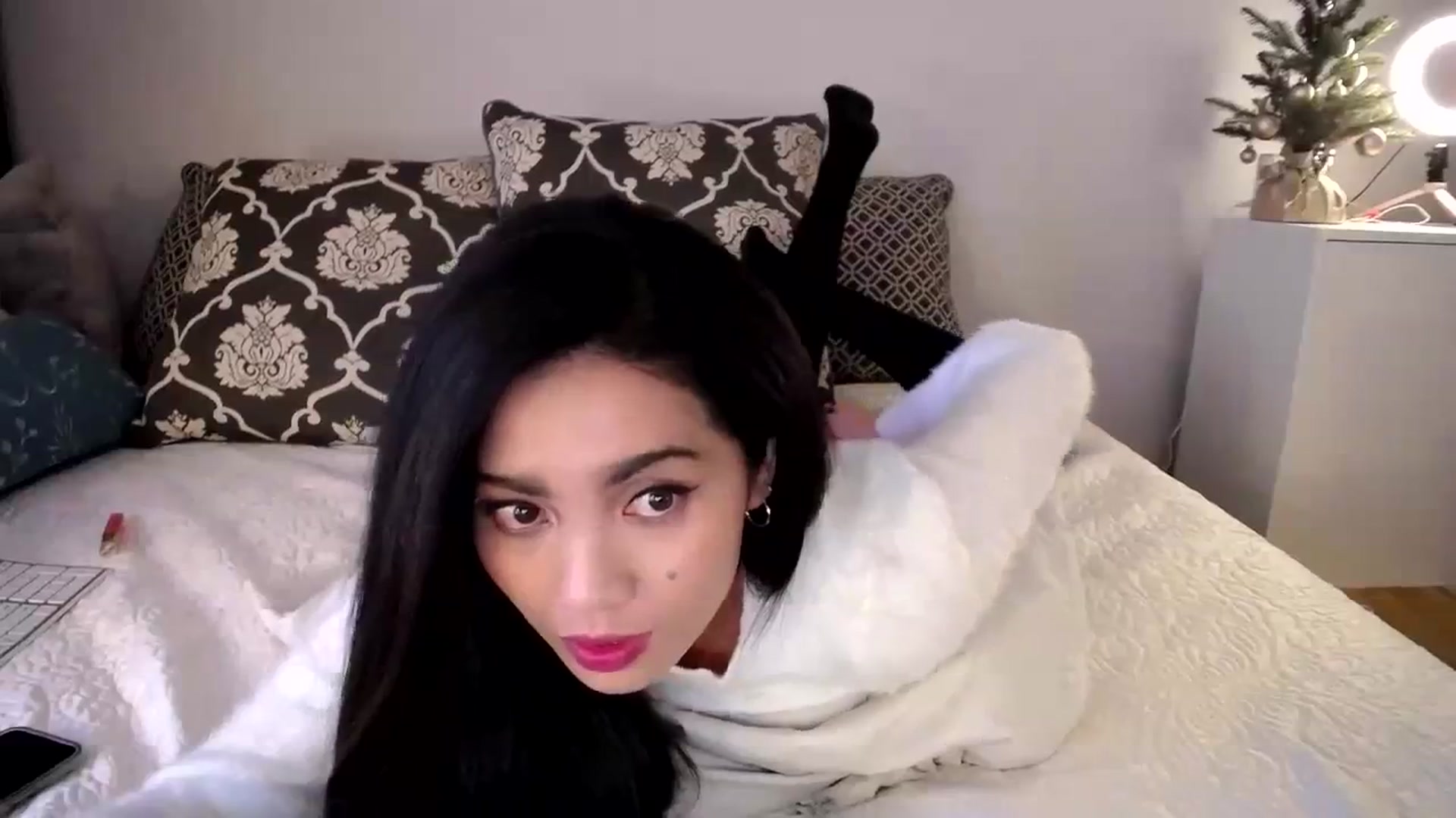 Gallery image thumbnail from AsianLuv_4U's myfreecams stream on, 12/14/2023, 18:16 image 18 of 20