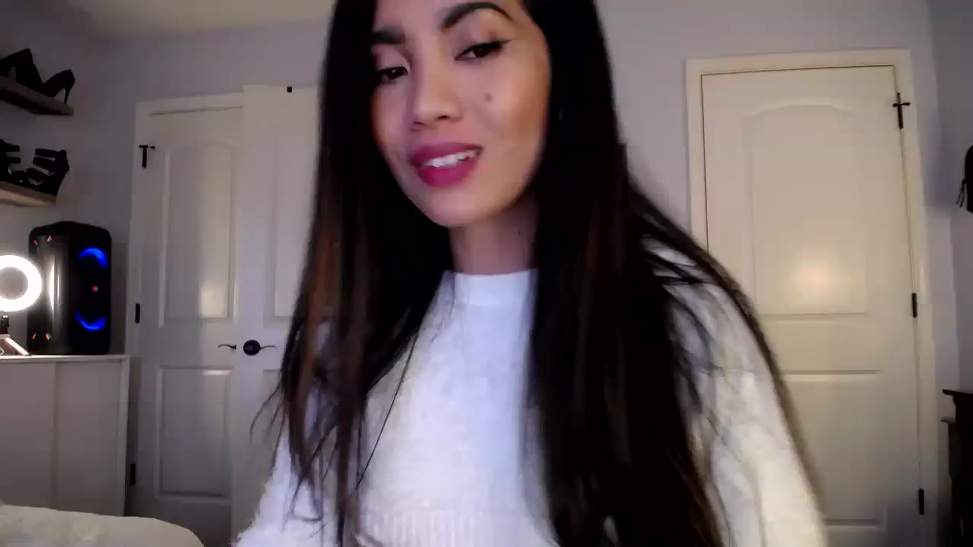 Gallery image thumbnail from AsianLuv_4U's myfreecams stream on, 12/14/2023, 19:07 image 18 of 20