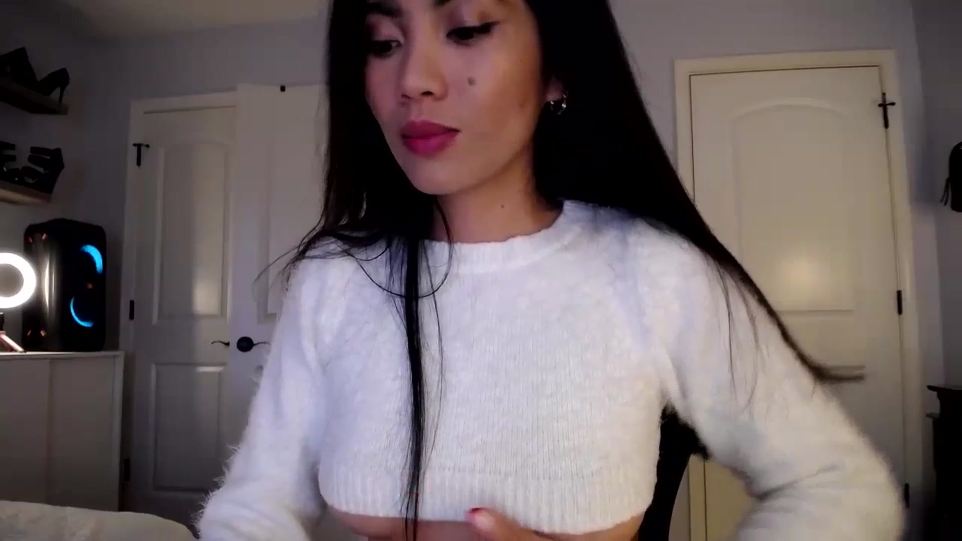 Gallery image thumbnail from AsianLuv_4U's myfreecams stream on, 12/14/2023, 19:07 image 14 of 20