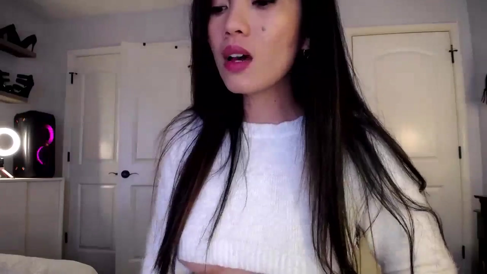 Gallery image thumbnail from AsianLuv_4U's myfreecams stream on, 12/14/2023, 19:07 image 9 of 20