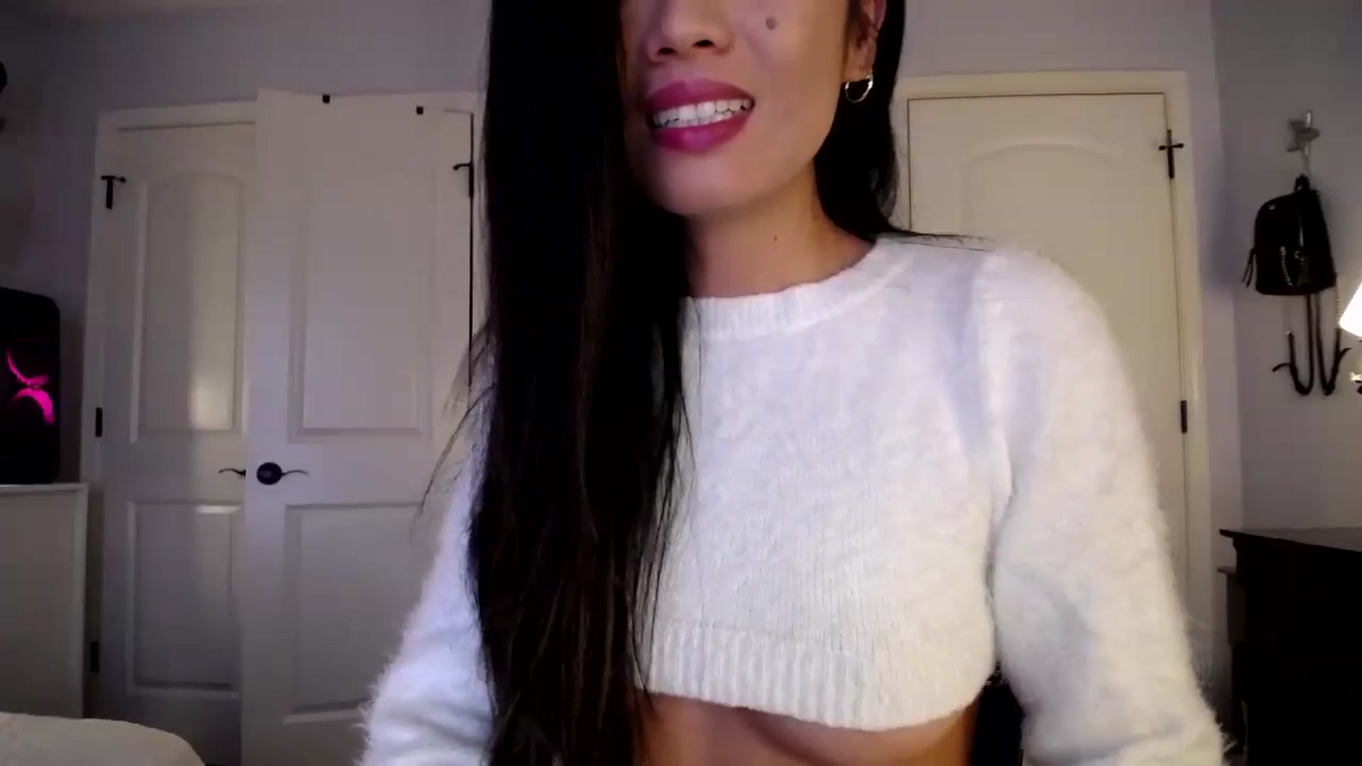 Gallery image thumbnail from AsianLuv_4U's myfreecams stream on, 12/14/2023, 20:00 image 13 of 20