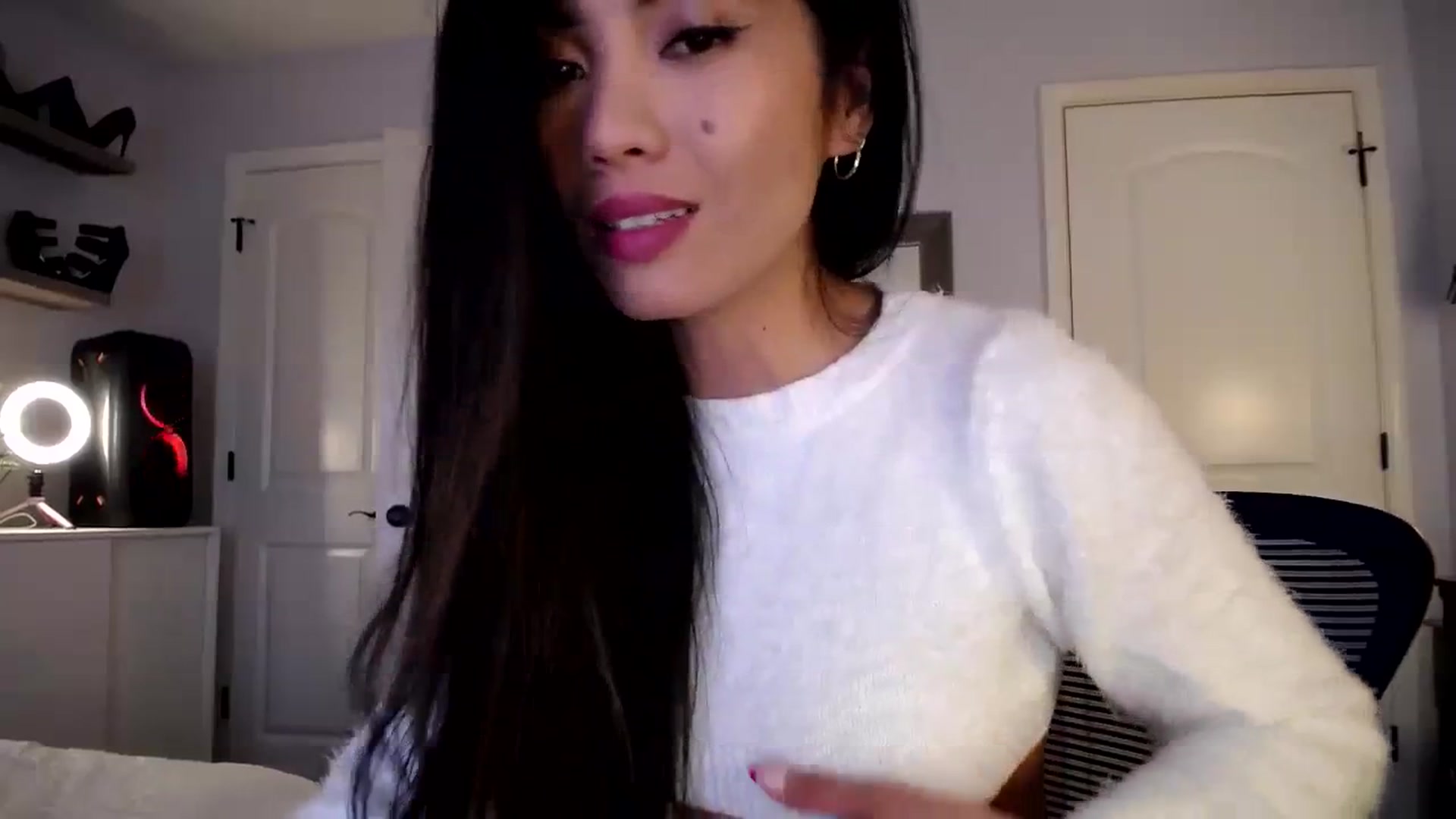 Gallery image thumbnail from AsianLuv_4U's myfreecams stream on, 12/14/2023, 20:00 image 10 of 20