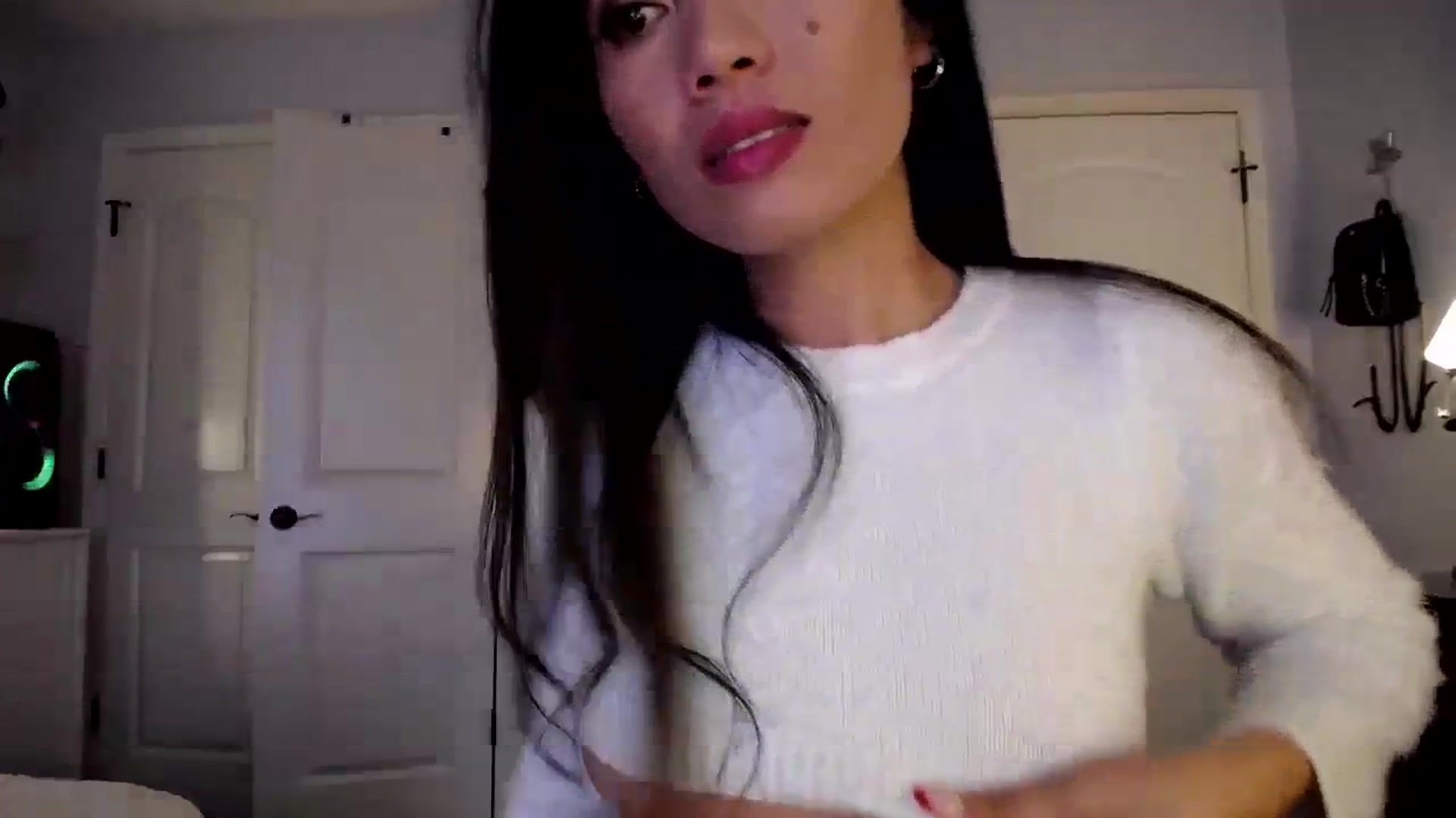 Gallery image thumbnail from AsianLuv_4U's myfreecams stream on, 12/14/2023, 20:00 image 11 of 20