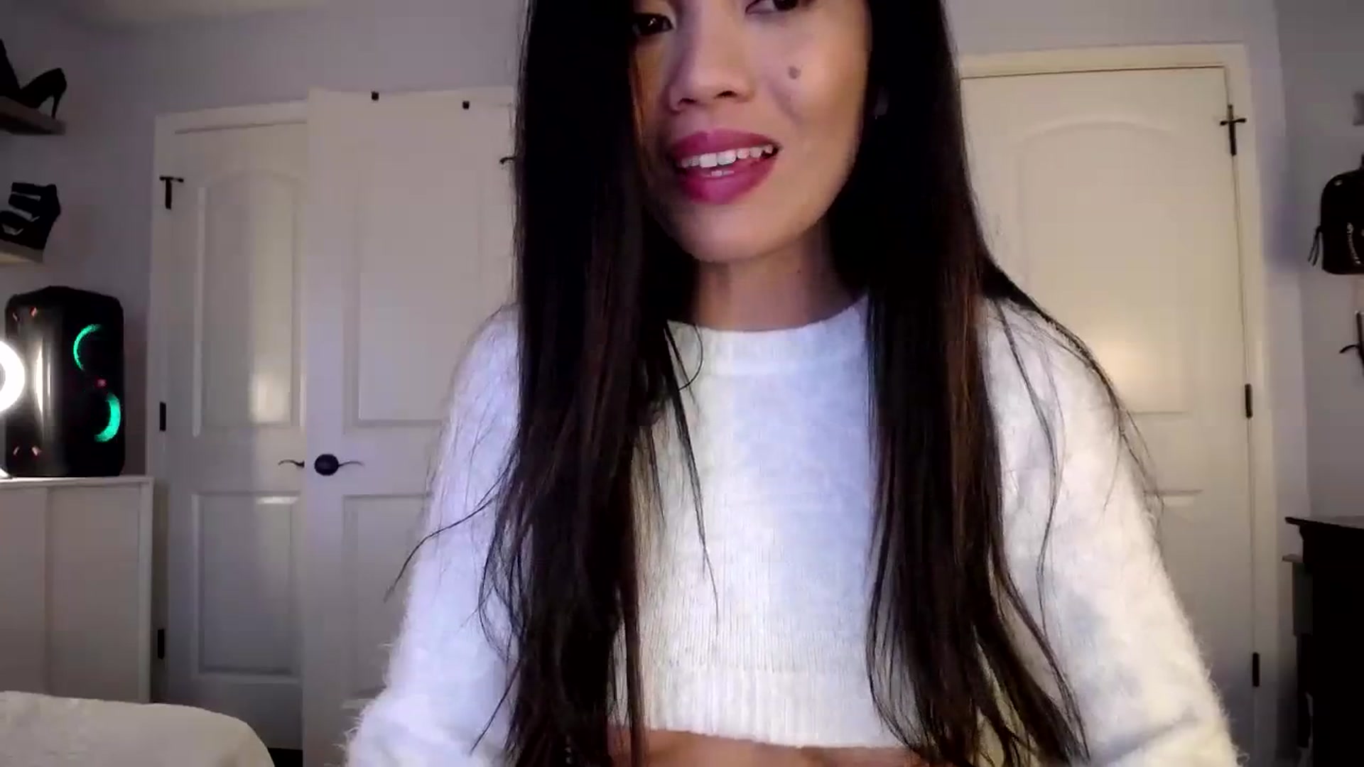 Gallery image thumbnail from AsianLuv_4U's myfreecams stream on, 12/14/2023, 20:00 image 3 of 20