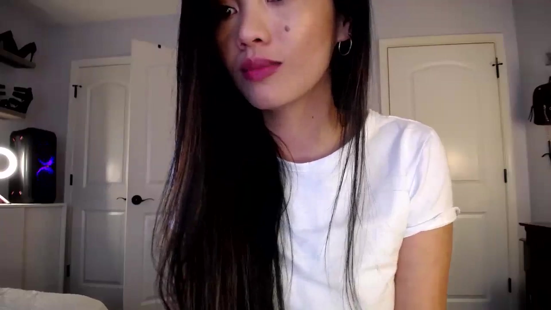 Gallery image thumbnail from AsianLuv_4U's myfreecams stream on, 12/21/2023, 19:00 image 7 of 20