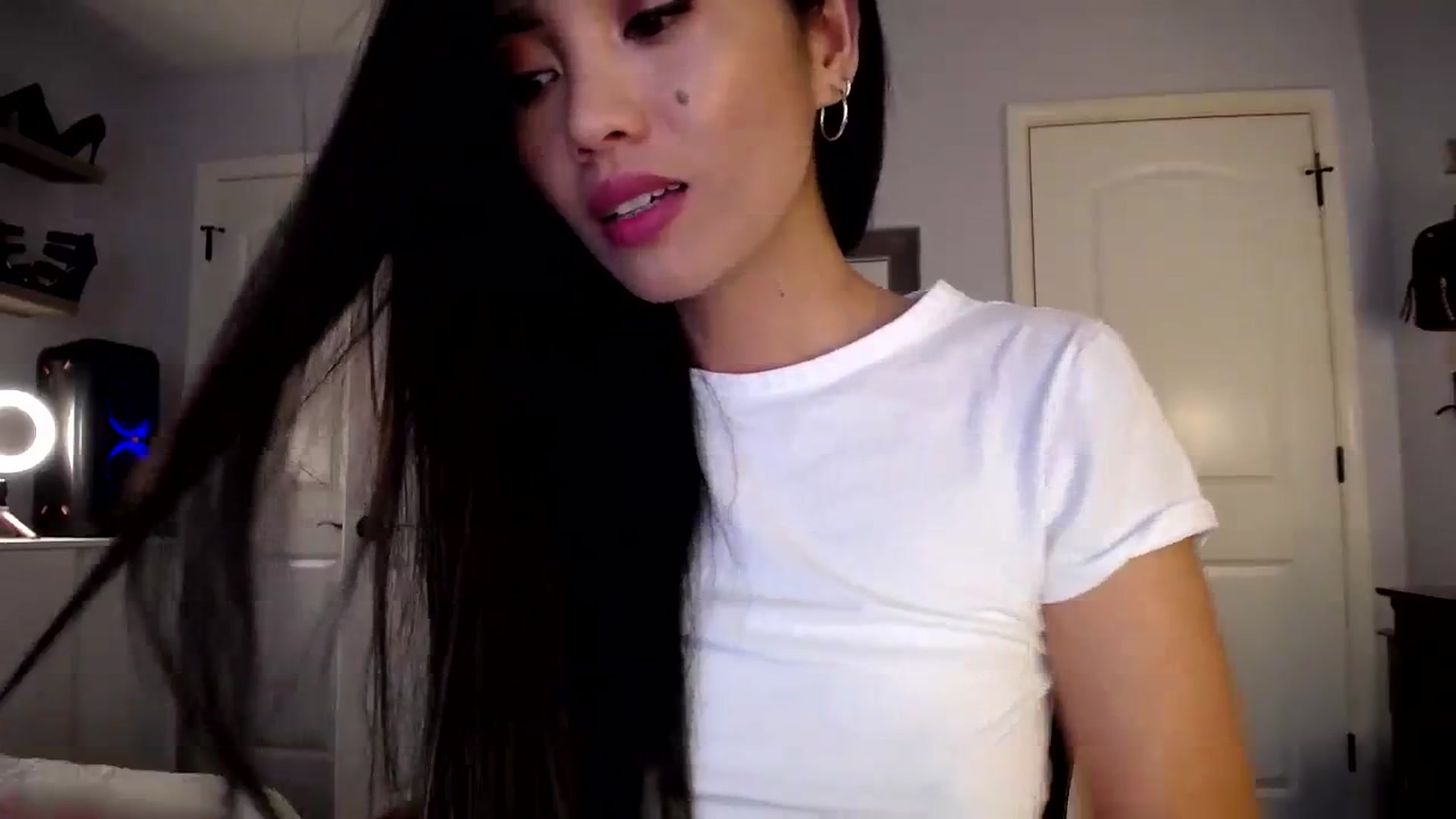 Gallery image thumbnail from AsianLuv_4U's myfreecams stream on, 12/21/2023, 19:00 image 6 of 20