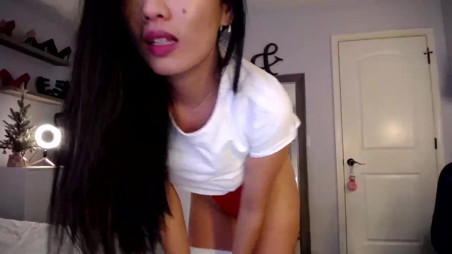 Gallery image thumbnail from AsianLuv_4U's myfreecams stream on, 12/21/2023, 19:00 image 11 of 20
