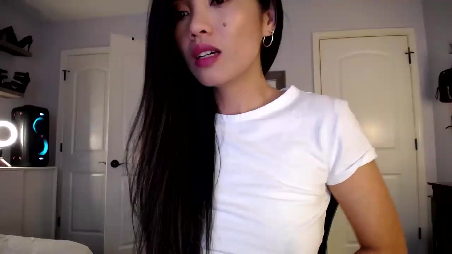 Gallery image thumbnail from AsianLuv_4U's myfreecams stream on, 12/21/2023, 19:00 image 1 of 20