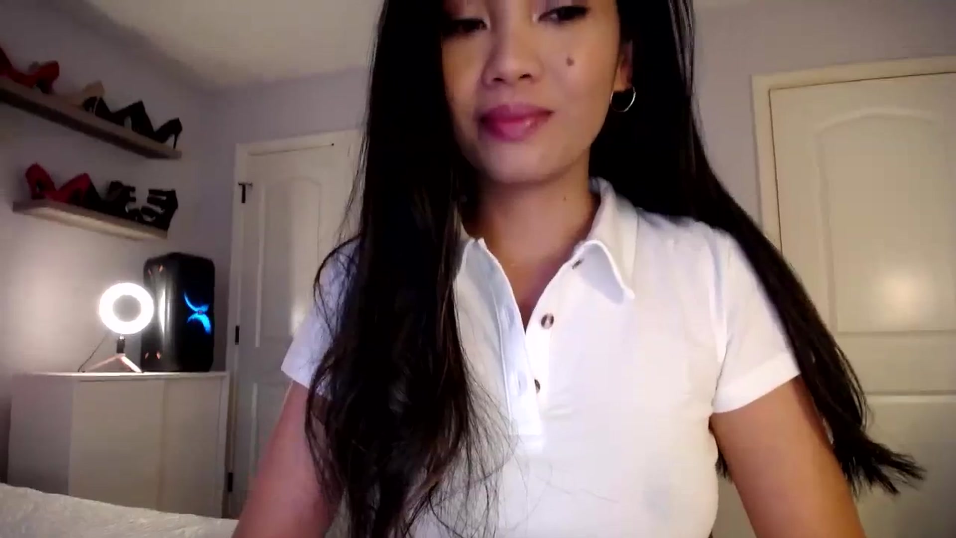 Gallery image thumbnail from AsianLuv_4U's myfreecams stream on, 01/04/2024, 17:13 image 8 of 20