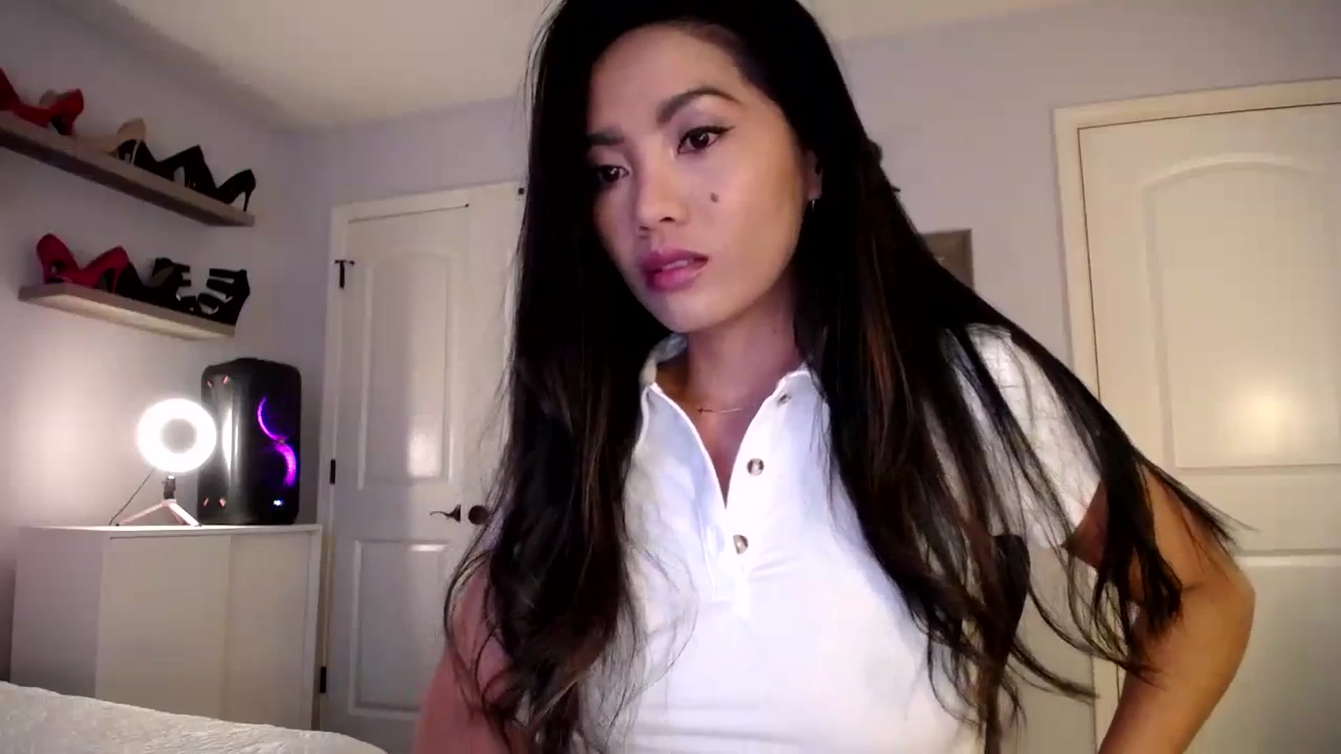 Gallery image thumbnail from AsianLuv_4U's myfreecams stream on, 01/04/2024, 17:13 image 9 of 20