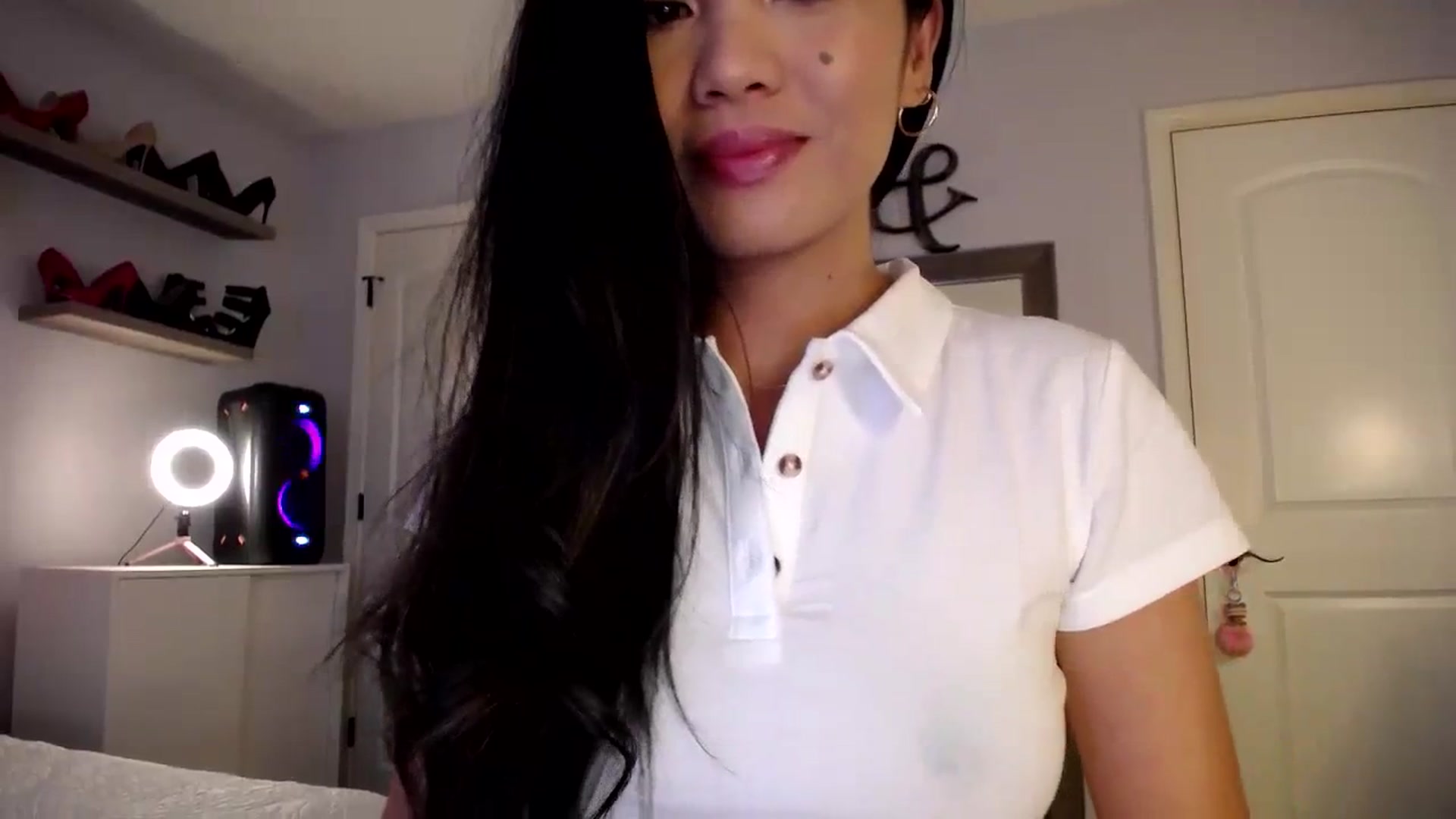 Gallery image thumbnail from AsianLuv_4U's myfreecams stream on, 01/04/2024, 17:13 image 6 of 20