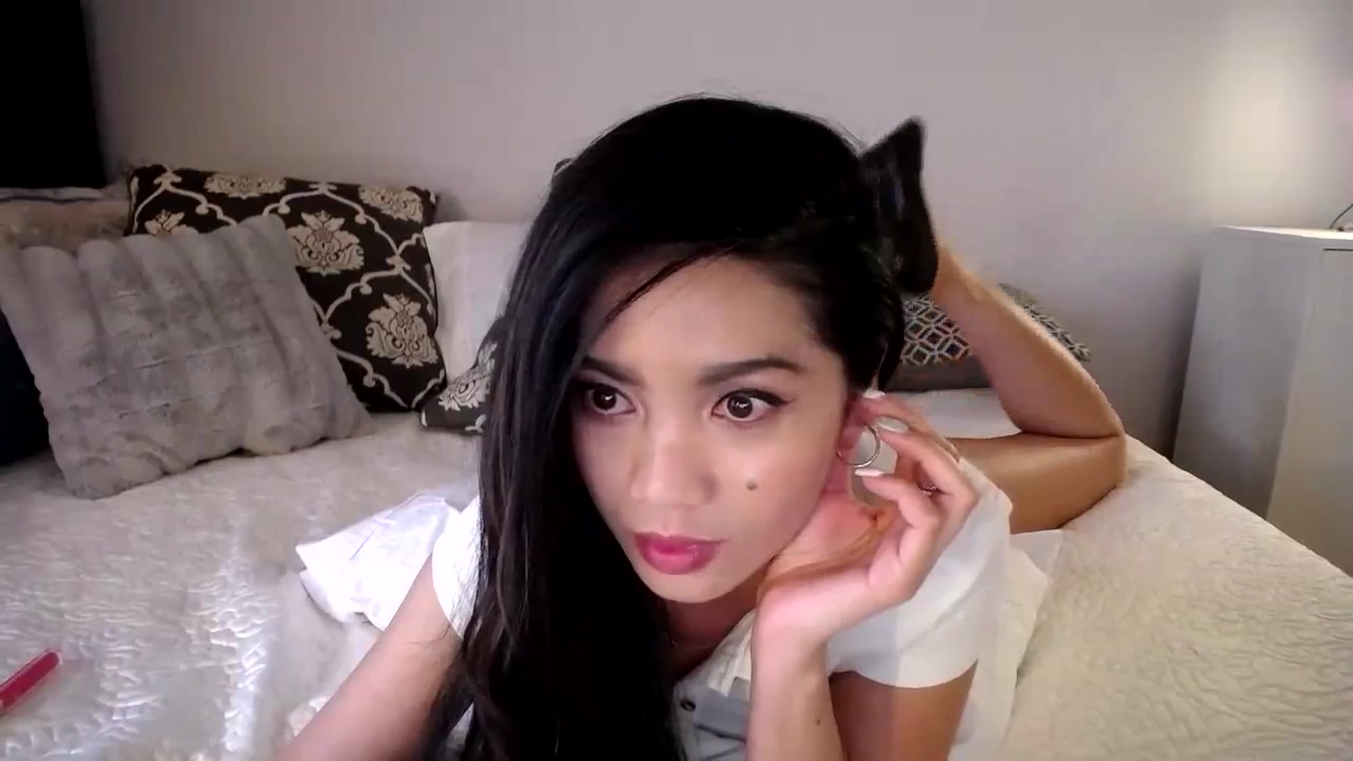 Gallery image thumbnail from AsianLuv_4U's myfreecams stream on, 01/04/2024, 19:24 image 18 of 20