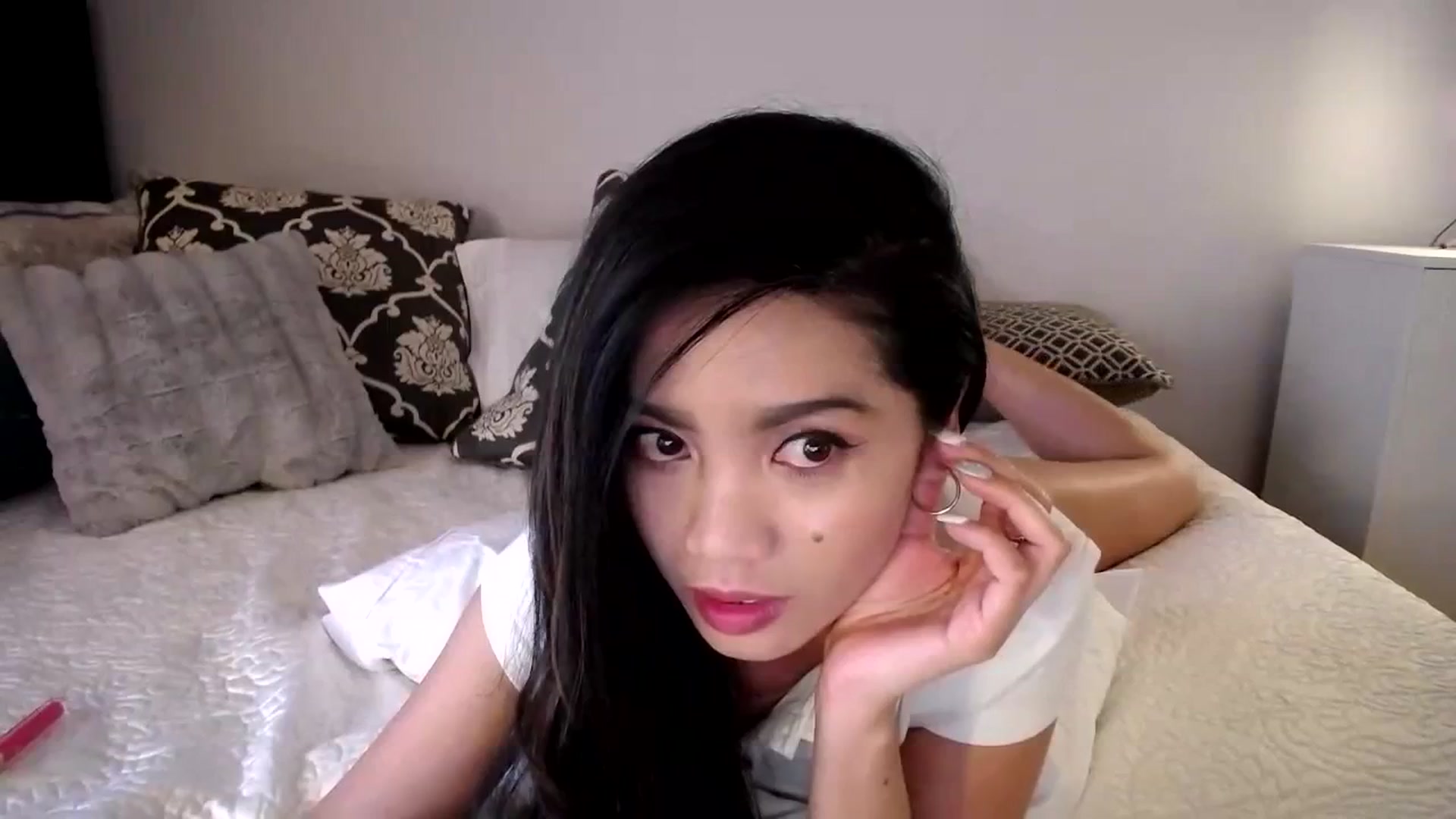 Gallery image thumbnail from AsianLuv_4U's myfreecams stream on, 01/04/2024, 19:24 image 19 of 20