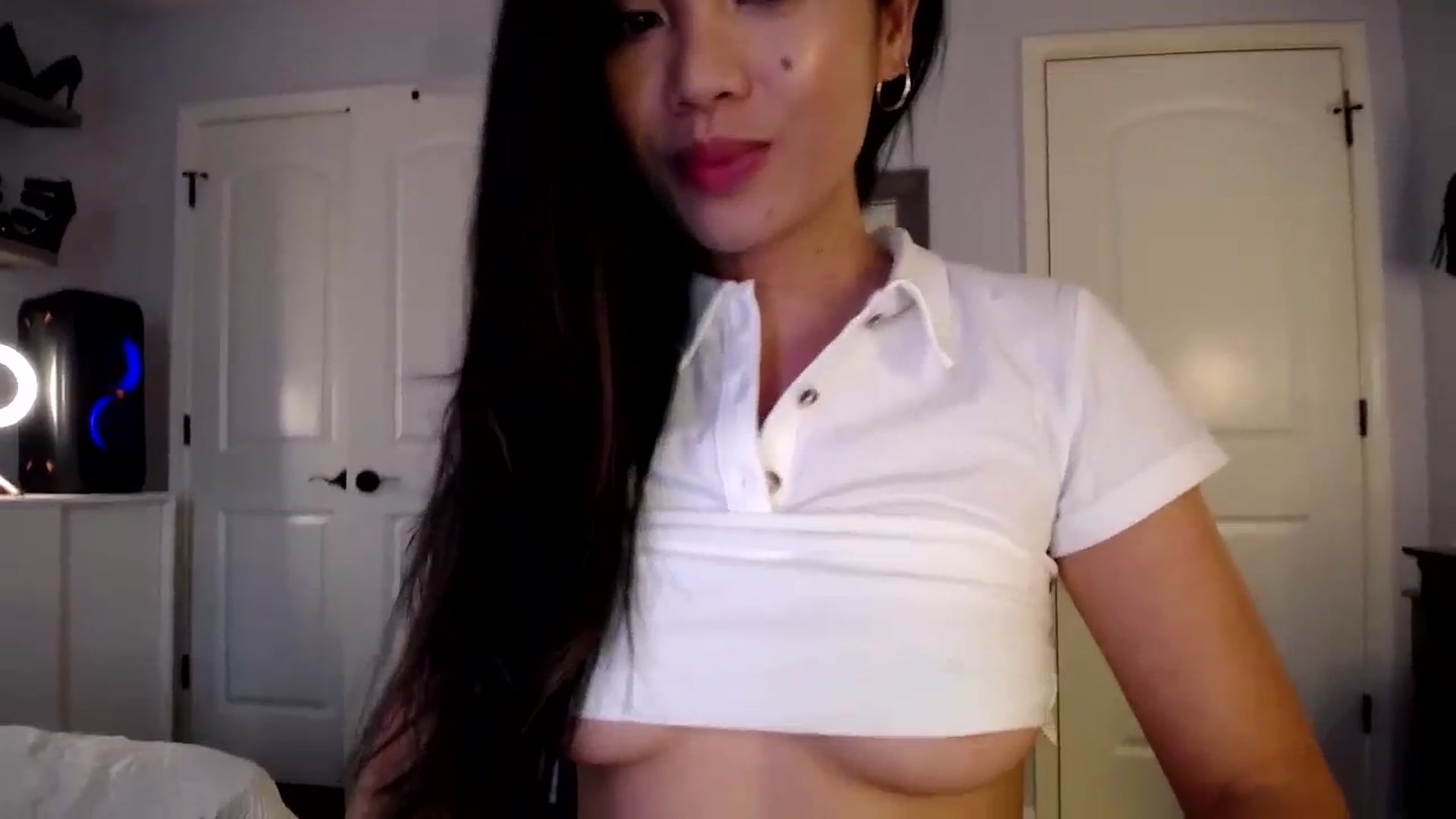 Gallery image thumbnail from AsianLuv_4U's myfreecams stream on, 01/04/2024, 20:17 image 17 of 20