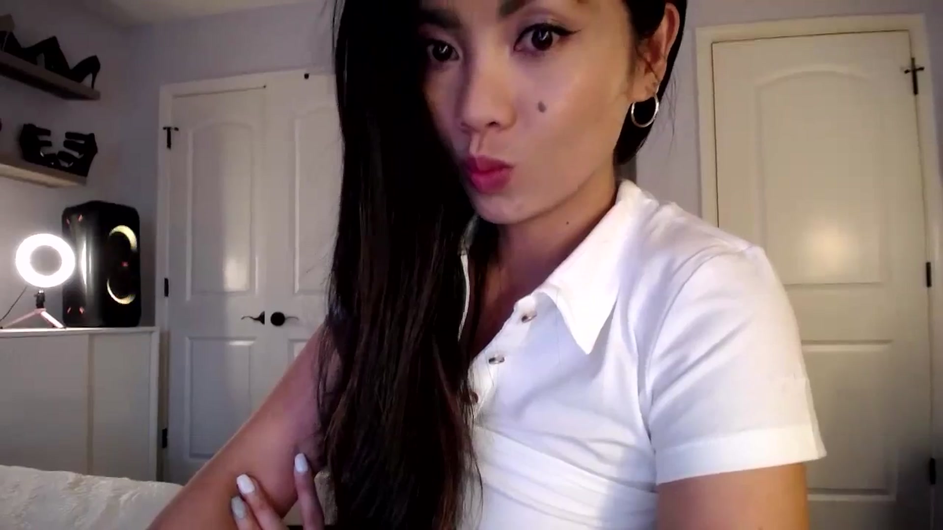 Gallery image thumbnail from AsianLuv_4U's myfreecams stream on, 01/04/2024, 20:17 image 14 of 20