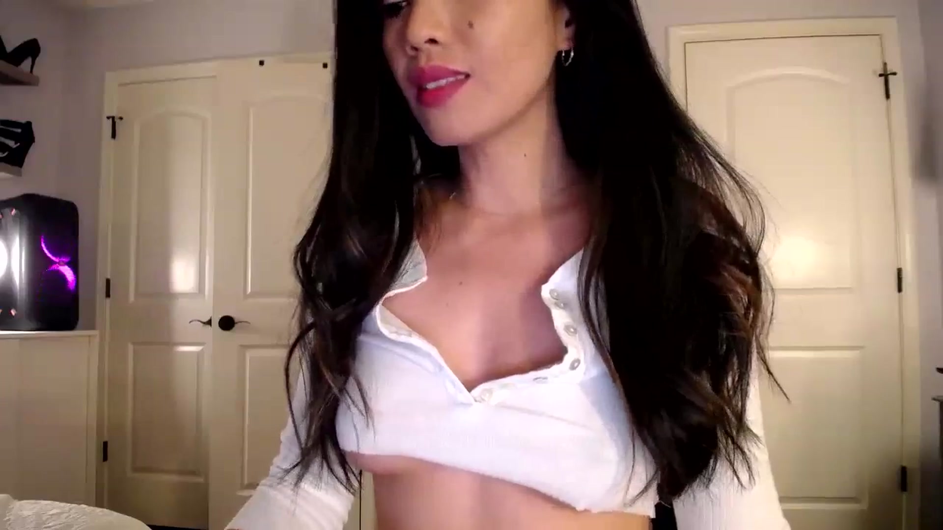 Gallery image thumbnail from AsianLuv_4U's myfreecams stream on, 01/13/2024, 23:48 image 9 of 20