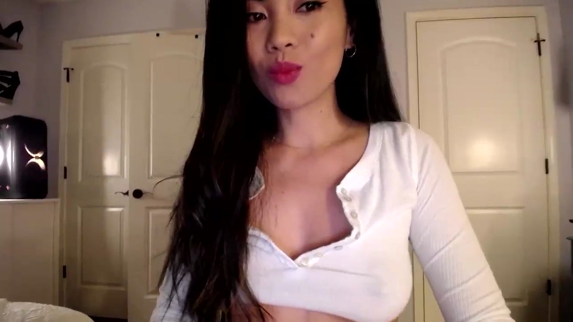 Gallery image thumbnail from AsianLuv_4U's myfreecams stream on, 01/13/2024, 23:48 image 10 of 20