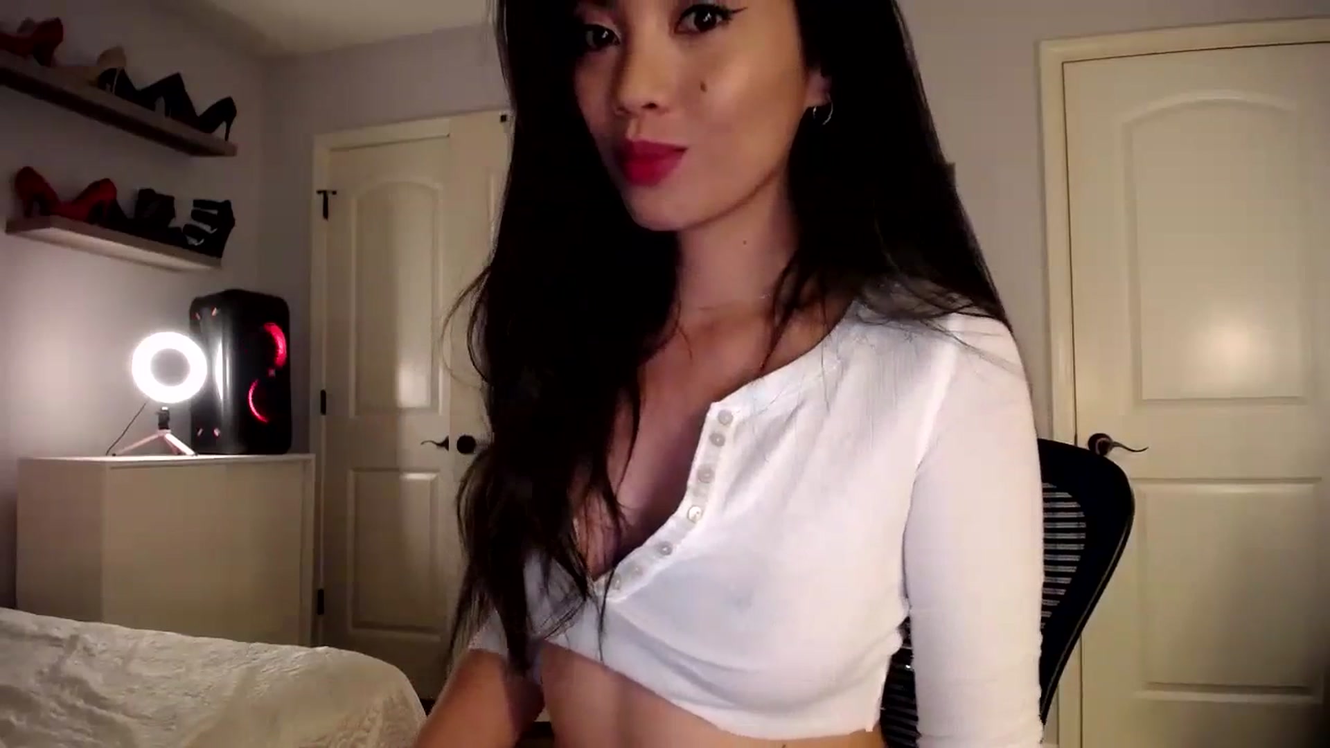 Gallery image thumbnail from AsianLuv_4U's myfreecams stream on, 01/14/2024, 24:44 image 11 of 20