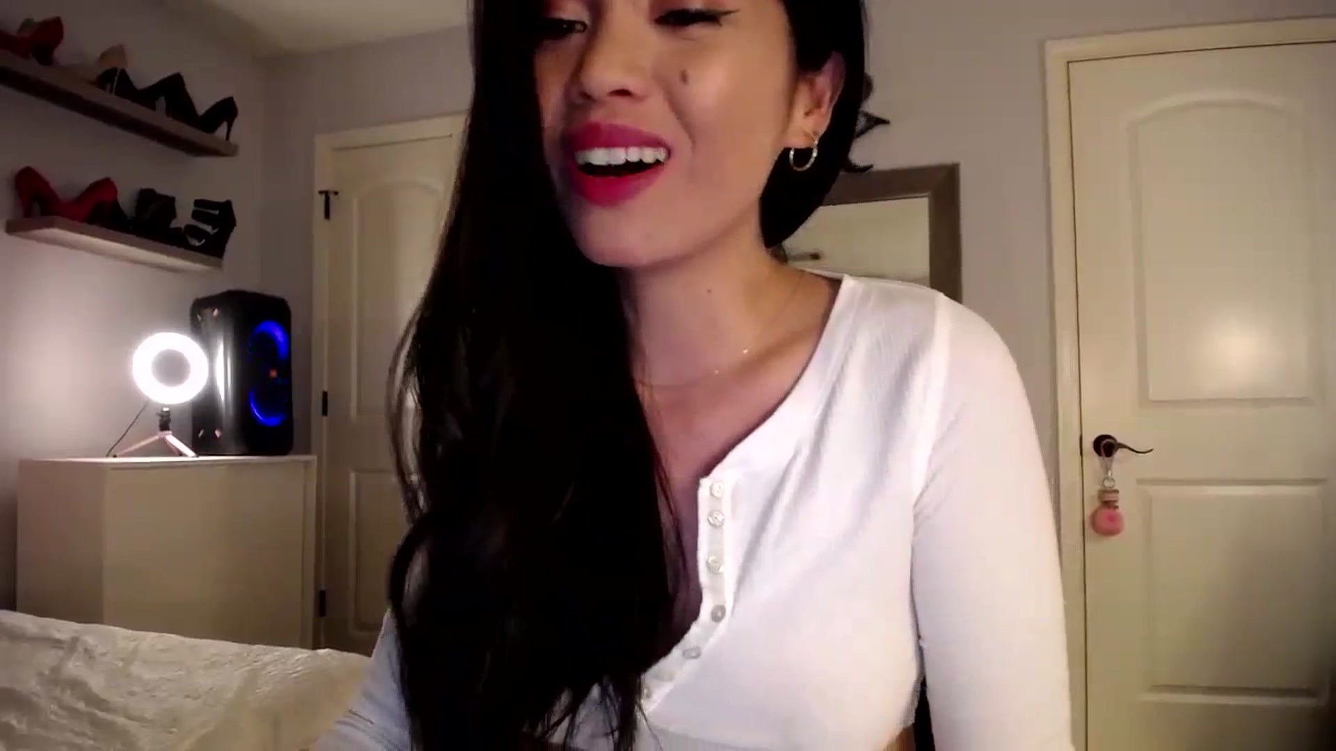 Gallery image thumbnail from AsianLuv_4U's myfreecams stream on, 01/14/2024, 24:44 image 9 of 20