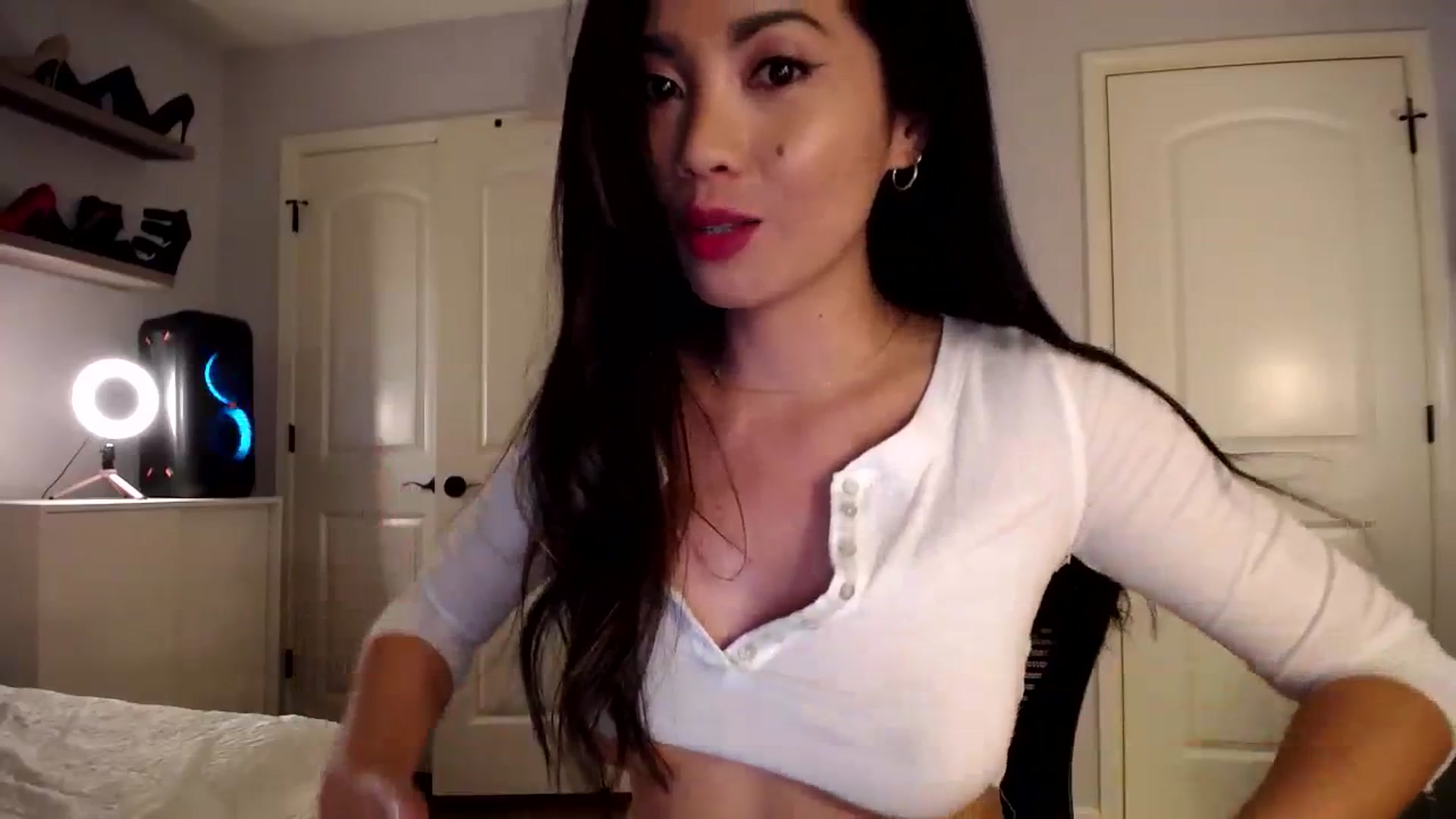 Gallery image thumbnail from AsianLuv_4U's myfreecams stream on, 01/14/2024, 24:44 image 18 of 20