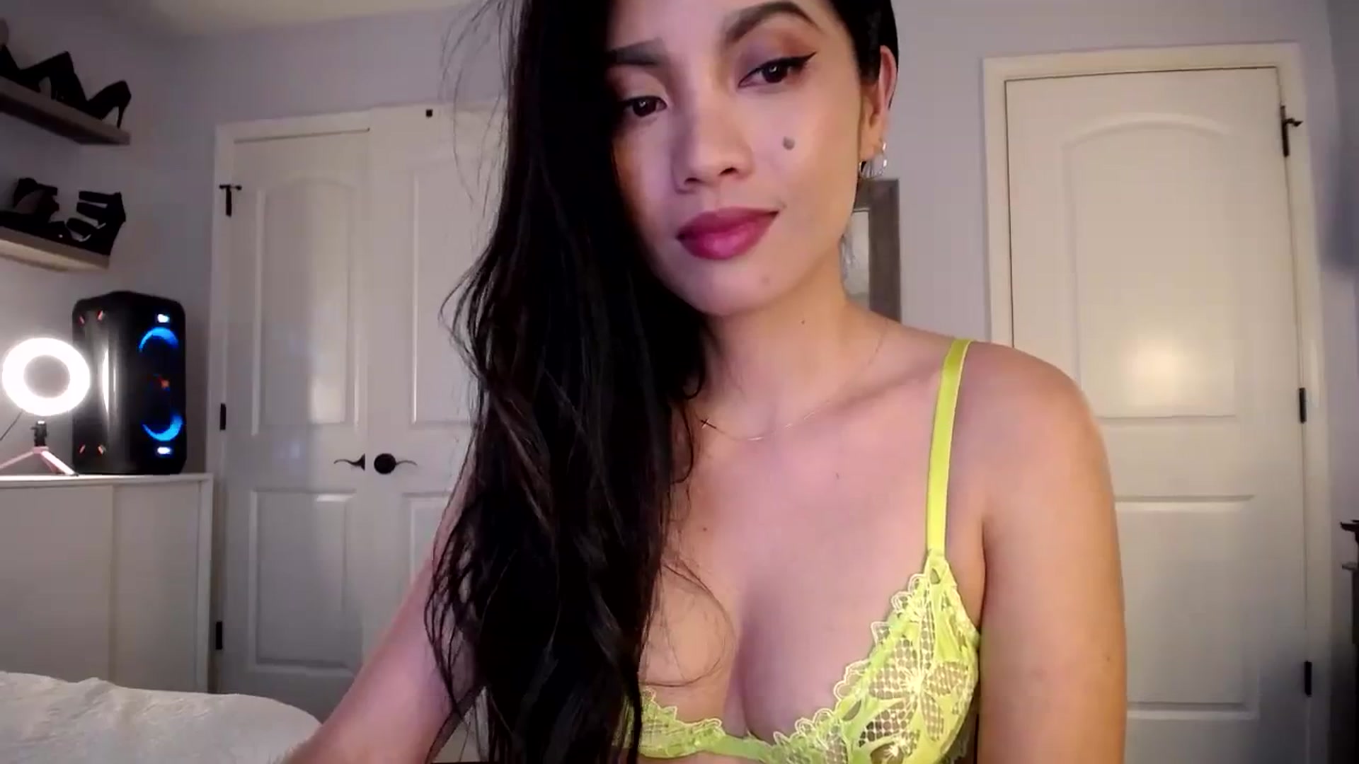 Gallery image thumbnail from AsianLuv_4U's myfreecams stream on, 01/29/2024, 19:58 image 18 of 20