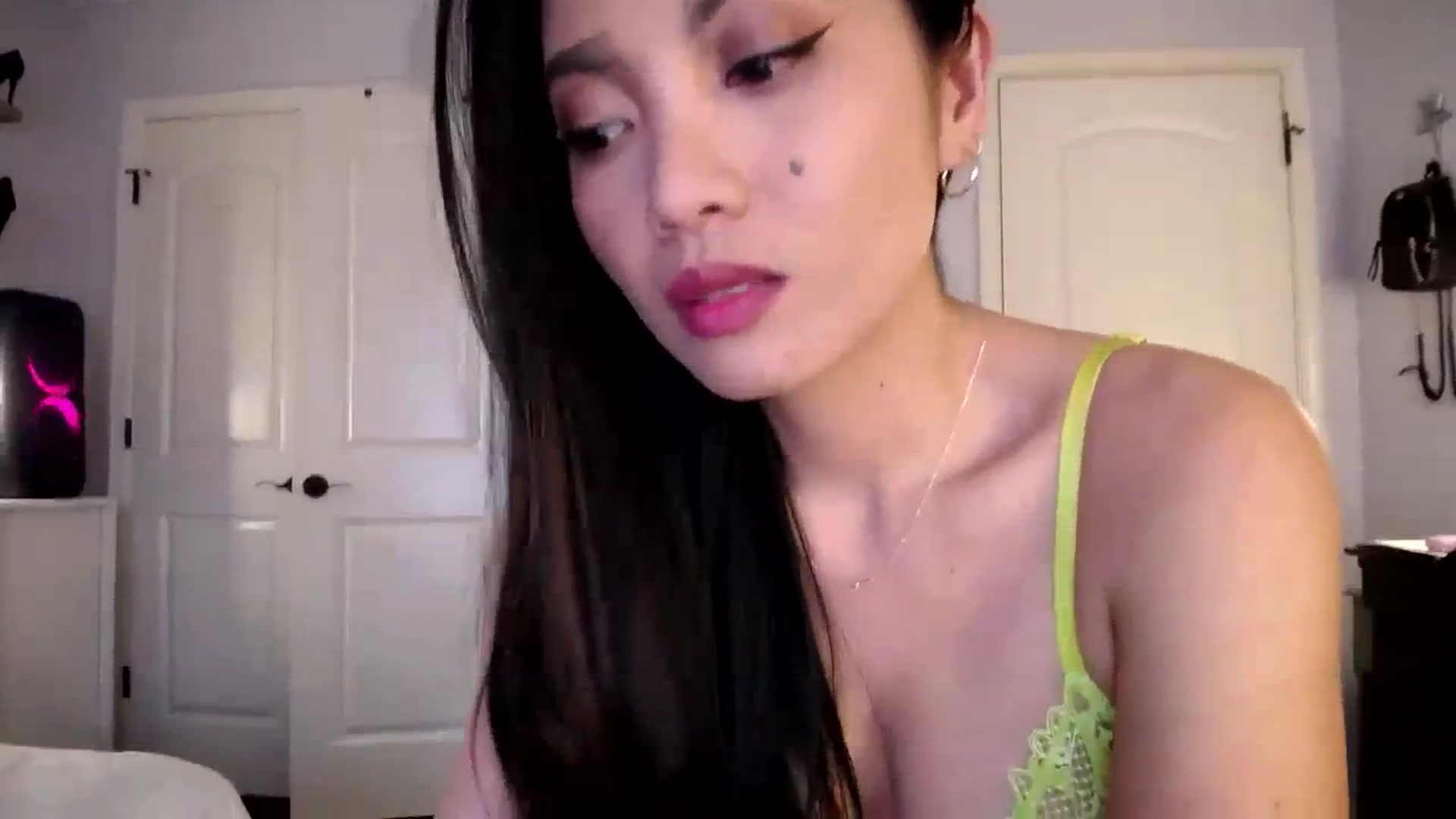 Gallery image thumbnail from AsianLuv_4U's myfreecams stream on, 01/29/2024, 19:58 image 5 of 20