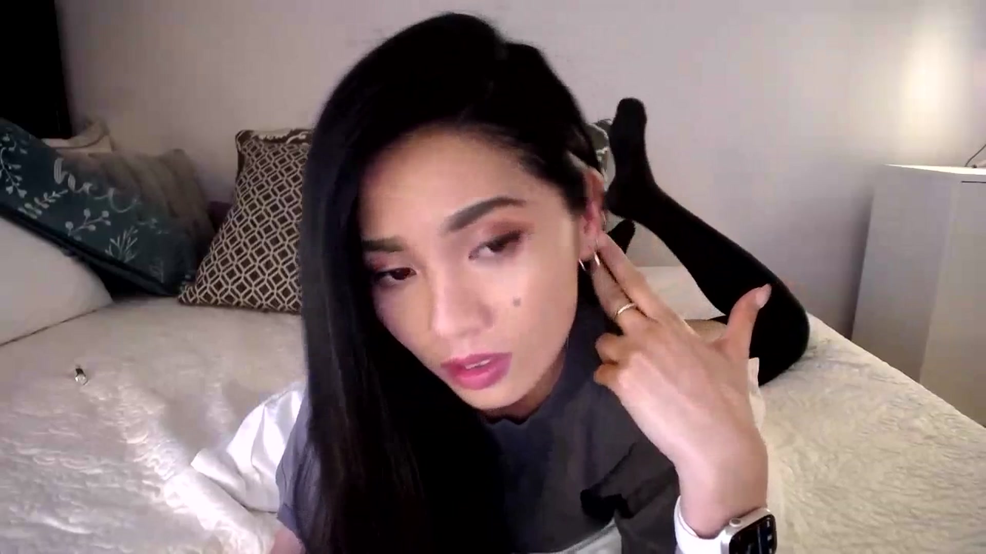 Gallery image thumbnail from AsianLuv_4U's myfreecams stream on, 02/05/2024, 16:36 image 4 of 20