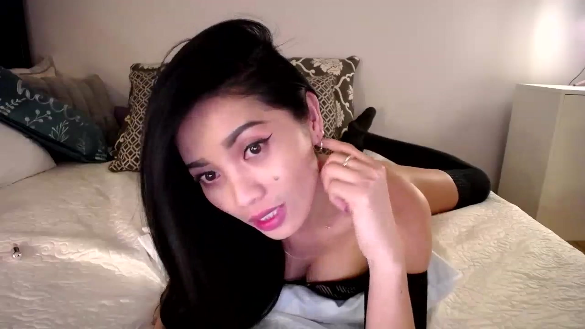 Gallery image thumbnail from AsianLuv_4U's myfreecams stream on, 02/12/2024, 20:24 image 13 of 20