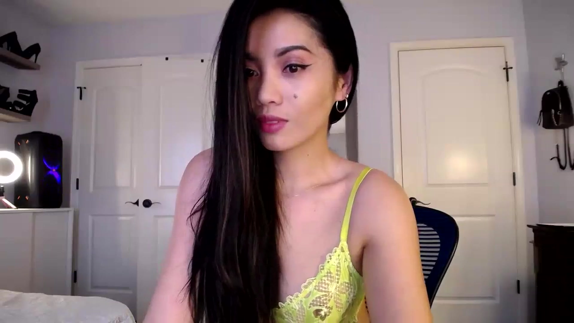 Gallery image thumbnail from AsianLuv_4U's myfreecams stream on, 02/15/2024, 20:16 image 19 of 20