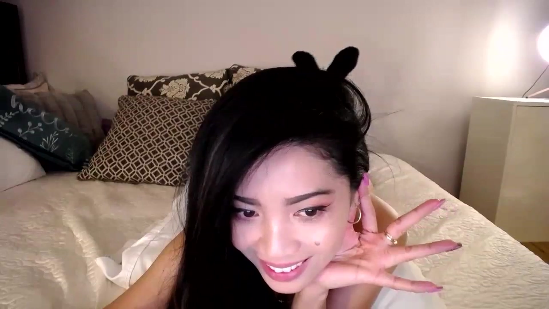 Gallery image thumbnail from AsianLuv_4U's myfreecams stream on, 02/22/2024, 17:28 image 11 of 20