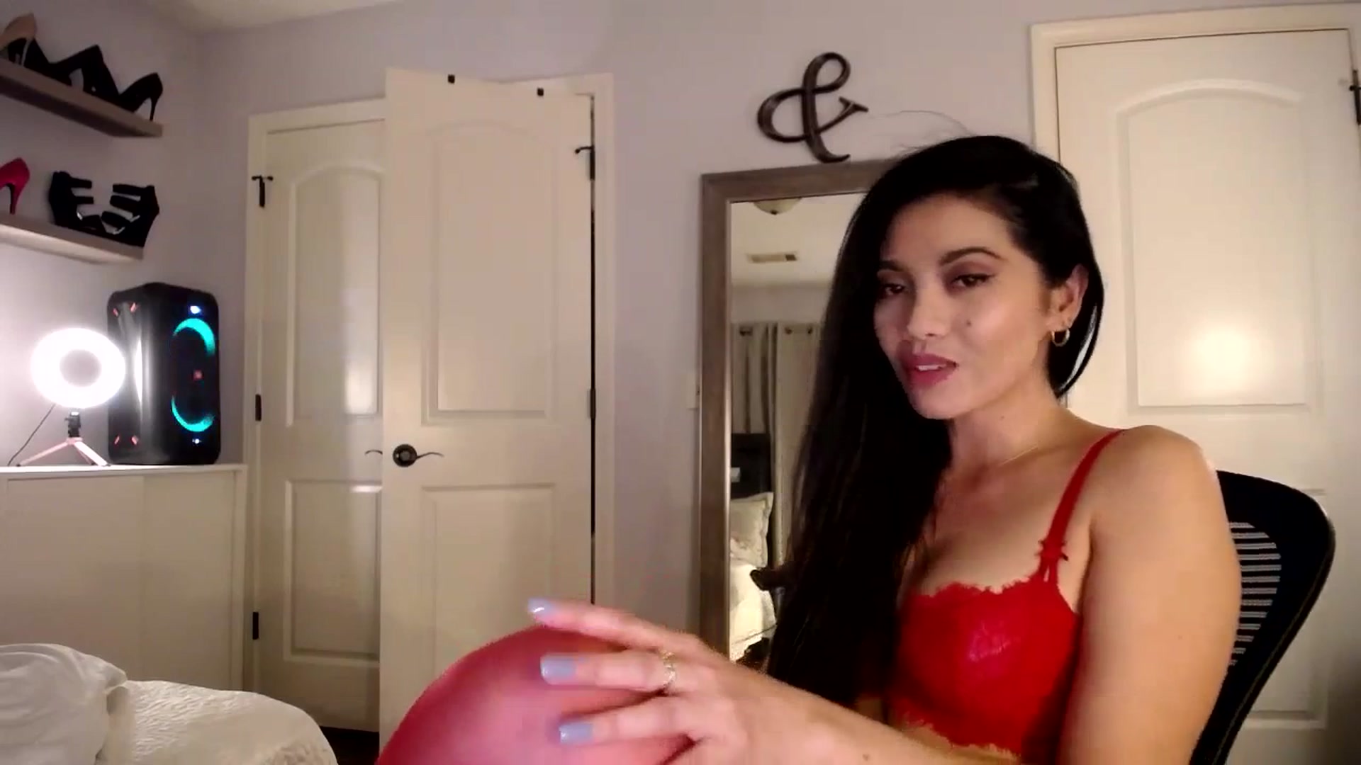 Gallery image thumbnail from AsianLuv_4U's myfreecams stream on, 02/26/2024, 02:03 image 15 of 20