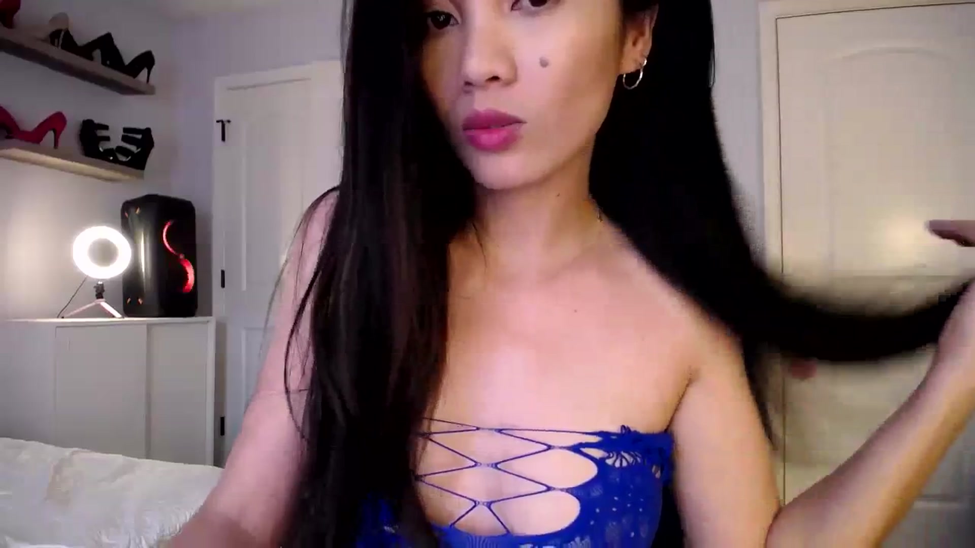 Gallery image thumbnail from AsianLuv_4U's myfreecams stream on, 03/04/2024, 21:11 image 6 of 20